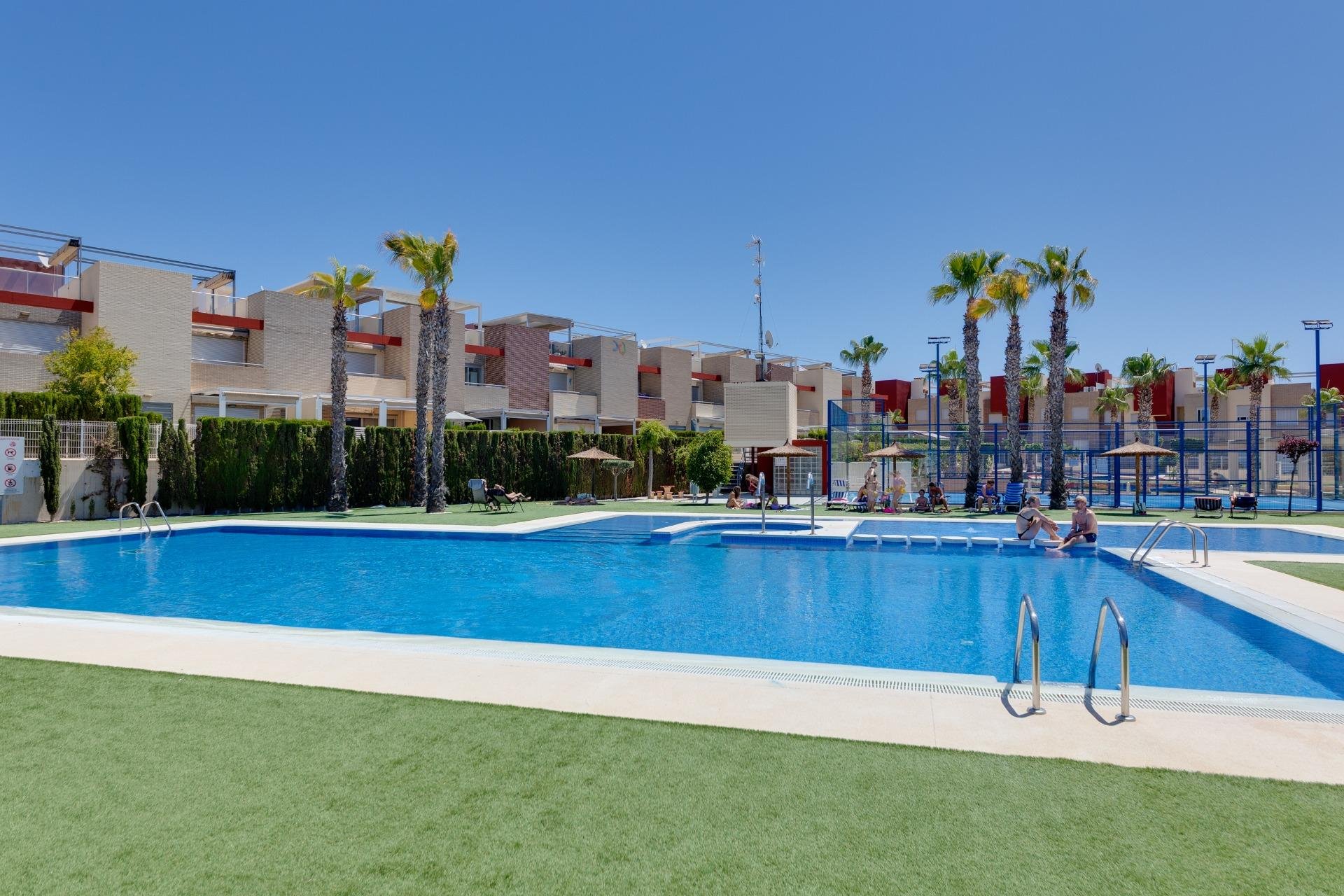 Resale - Bungalow Planta Baja - Torrevieja - Sector 25