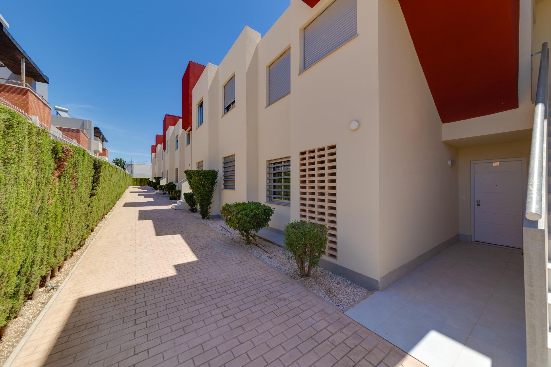 Resale - Bungalow Planta Baja - Torrevieja - Sector 25