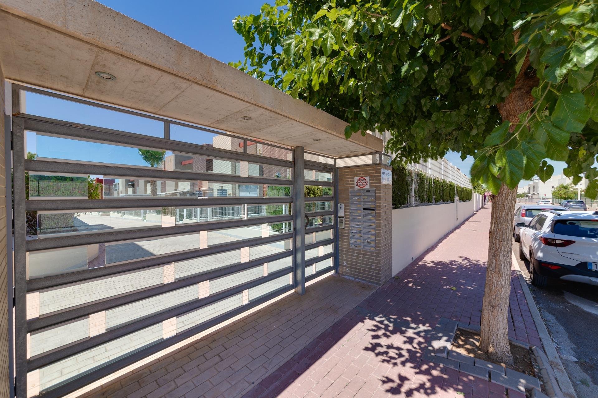 Resale - Bungalow Planta Baja - Torrevieja - Sector 25