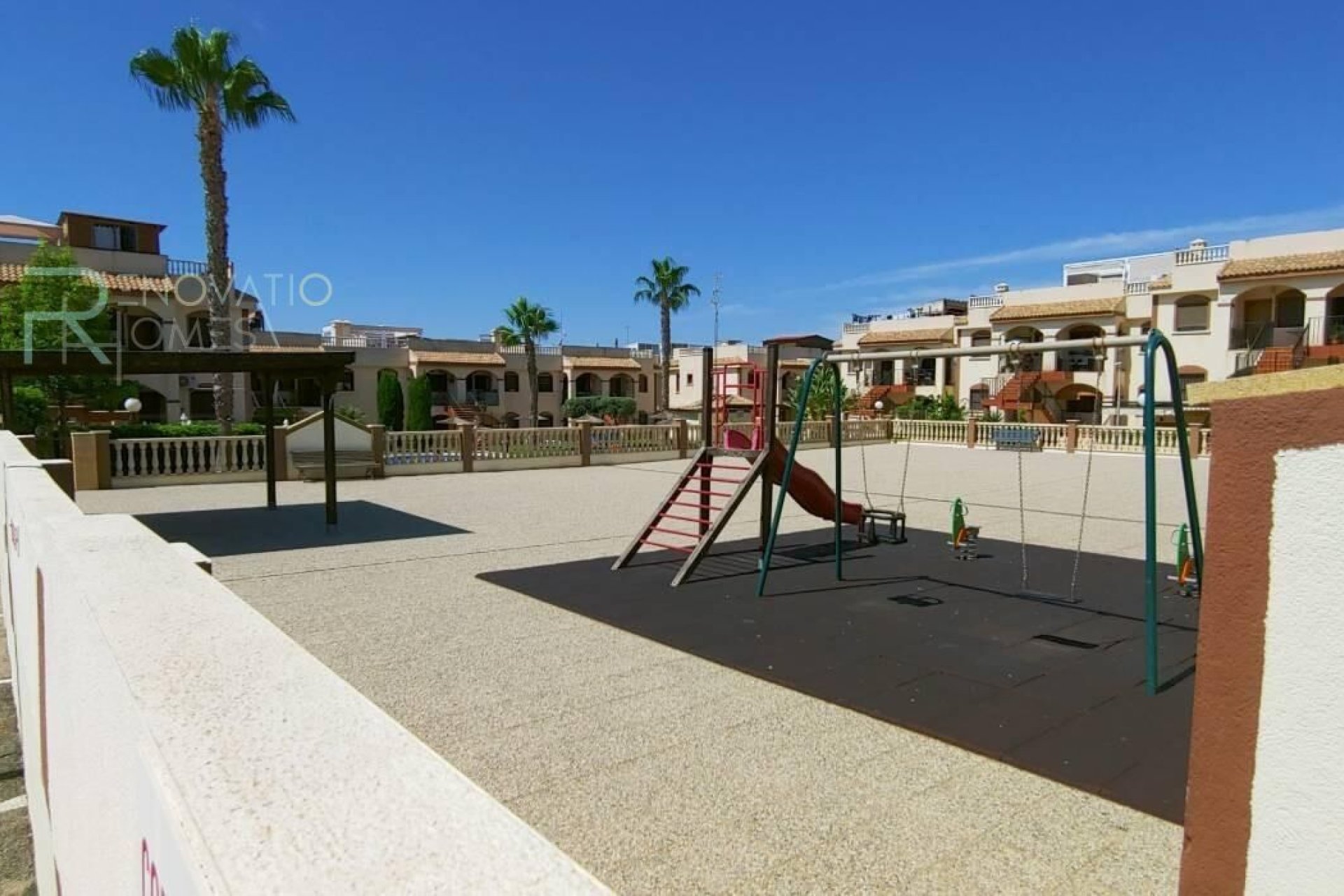 Resale - Bungalow - Torrevieja - Aguas nuevas 1