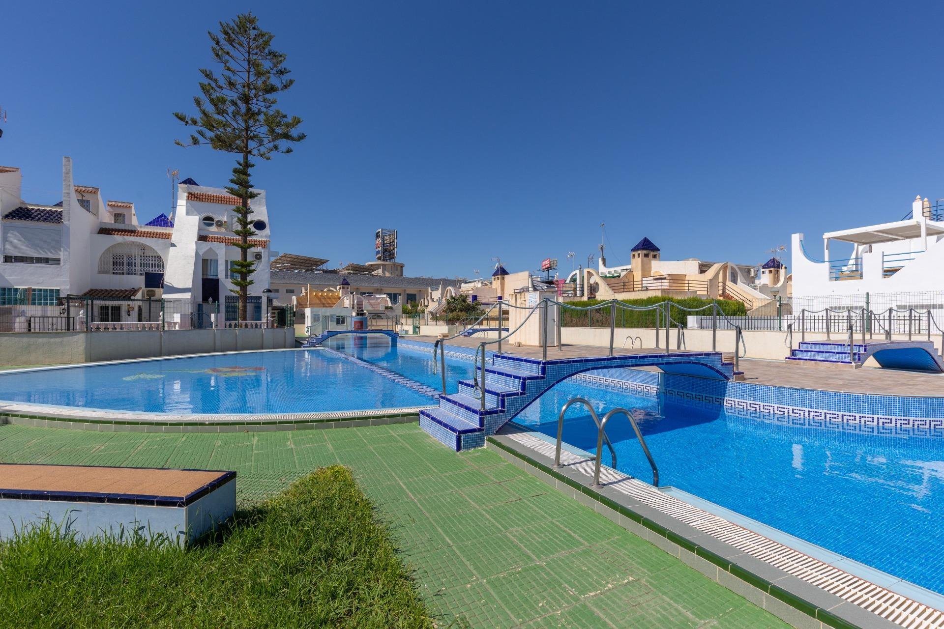 Resale - Bungalow - Torrevieja - Doña ines