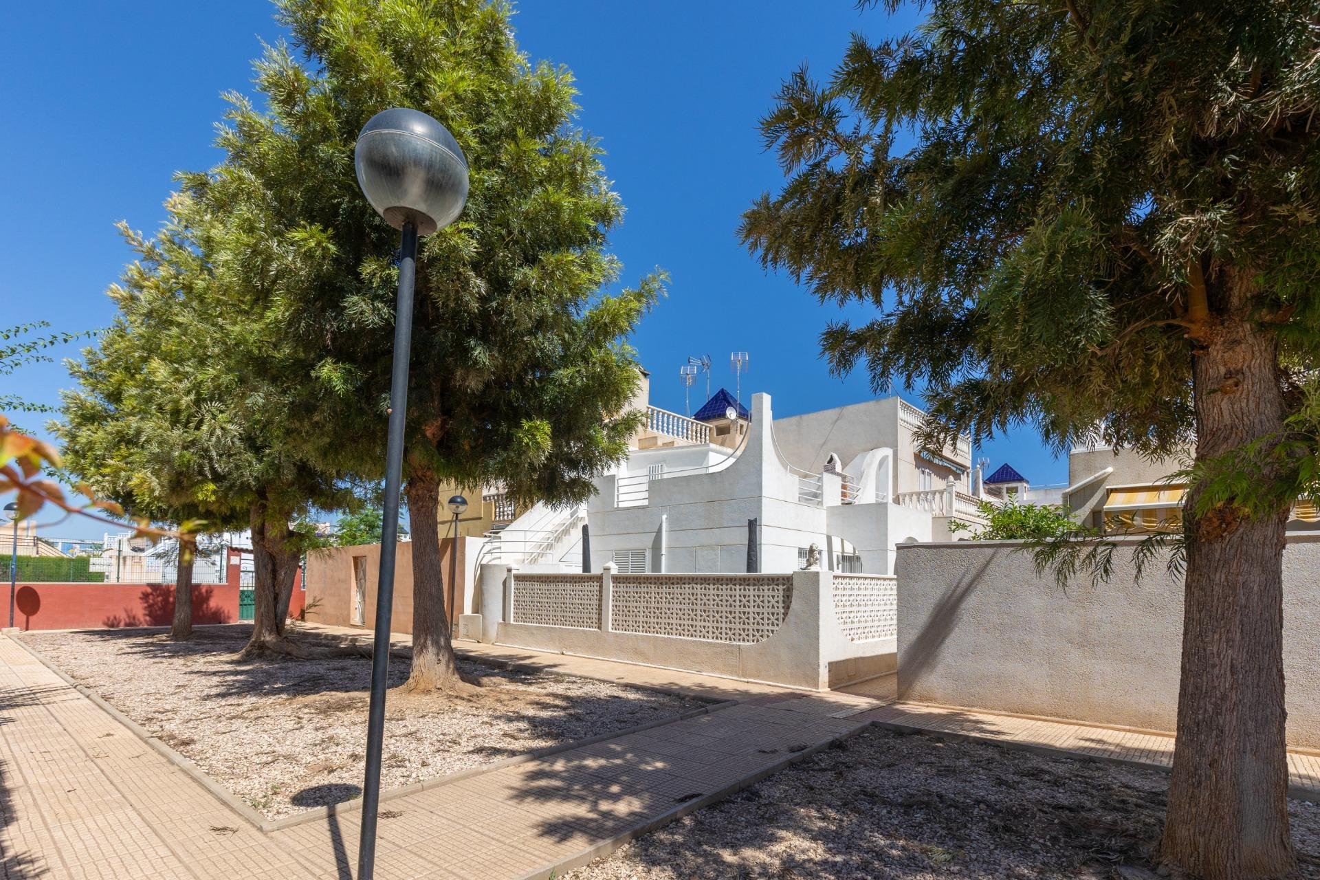 Resale - Bungalow - Torrevieja - Doña ines