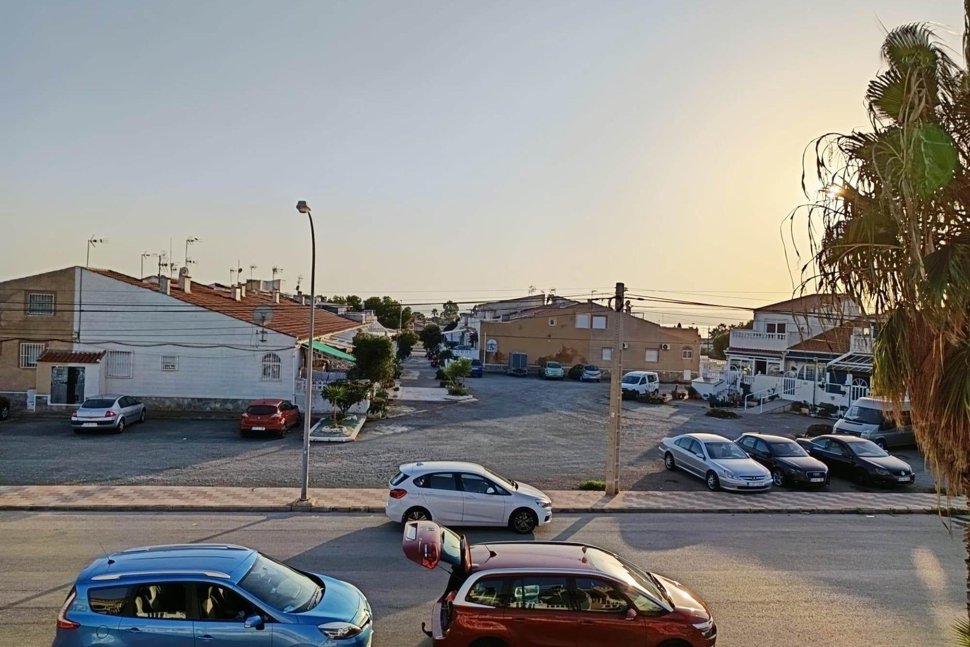 Resale - Bungalow - Torrevieja - La Siesta - El Salado - Torreta