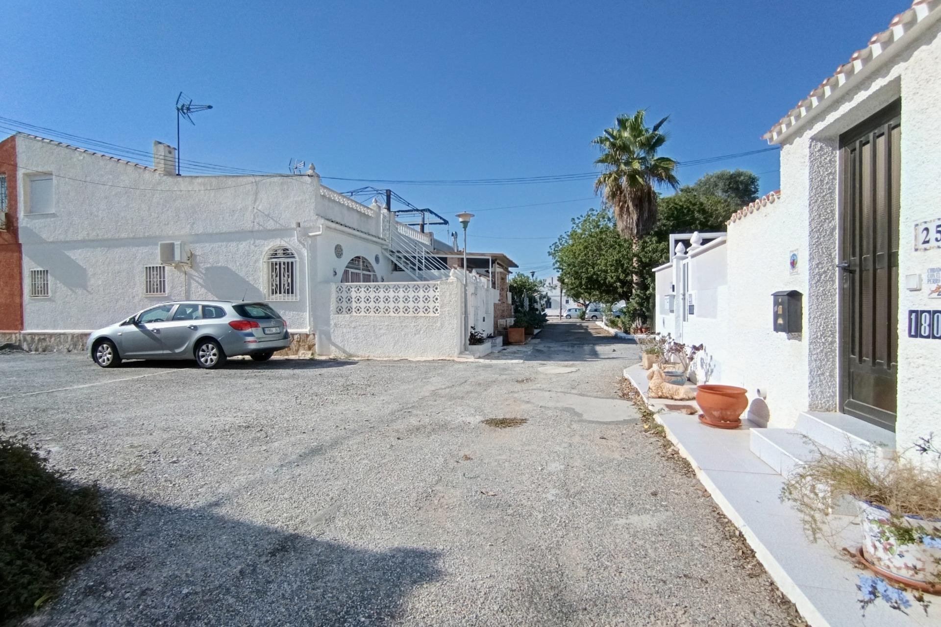 Resale - Bungalow - Torrevieja - La Siesta - El Salado - Torreta