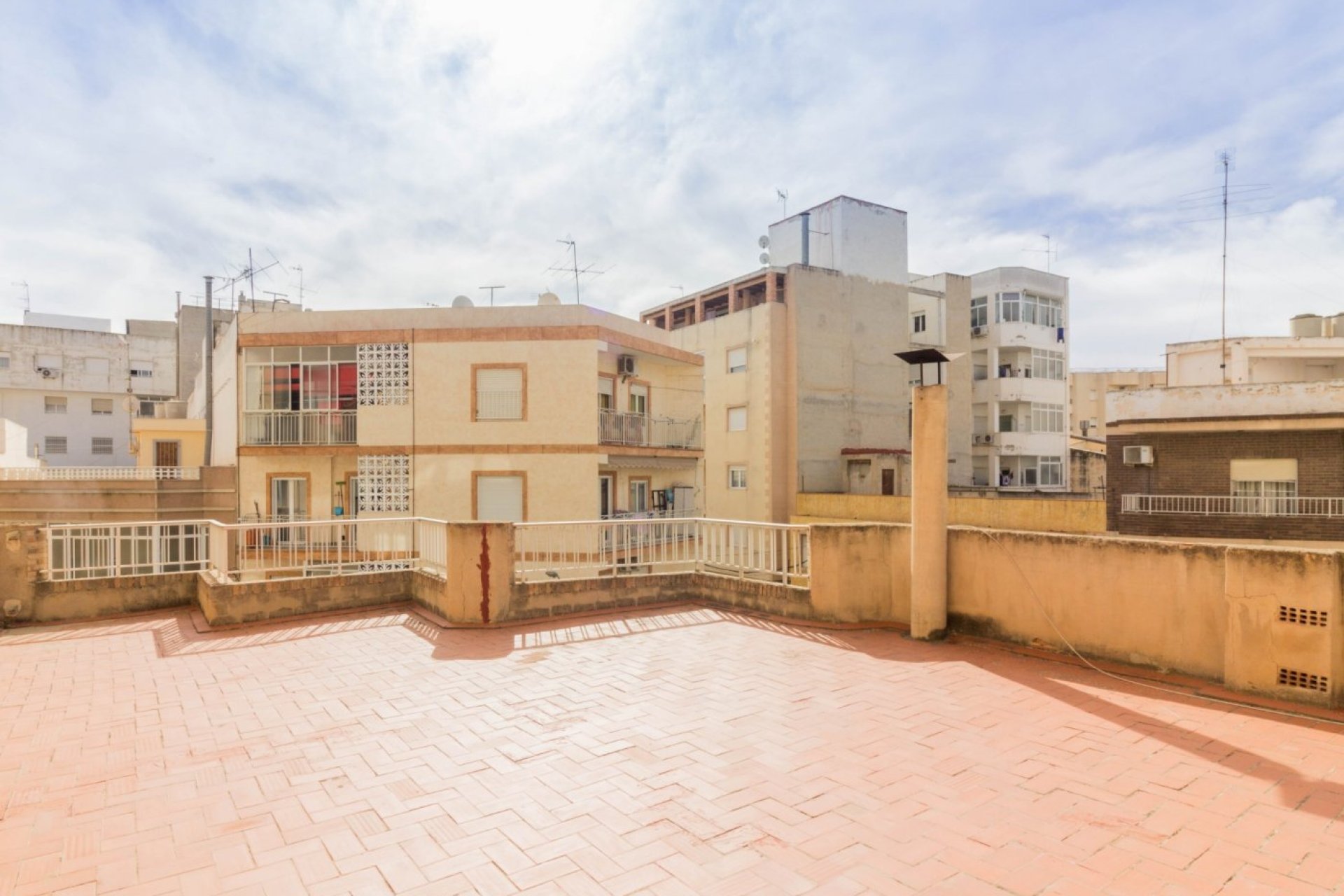 Resale - Casa con terreno - Callosa de Segura - C- FILARMONICA