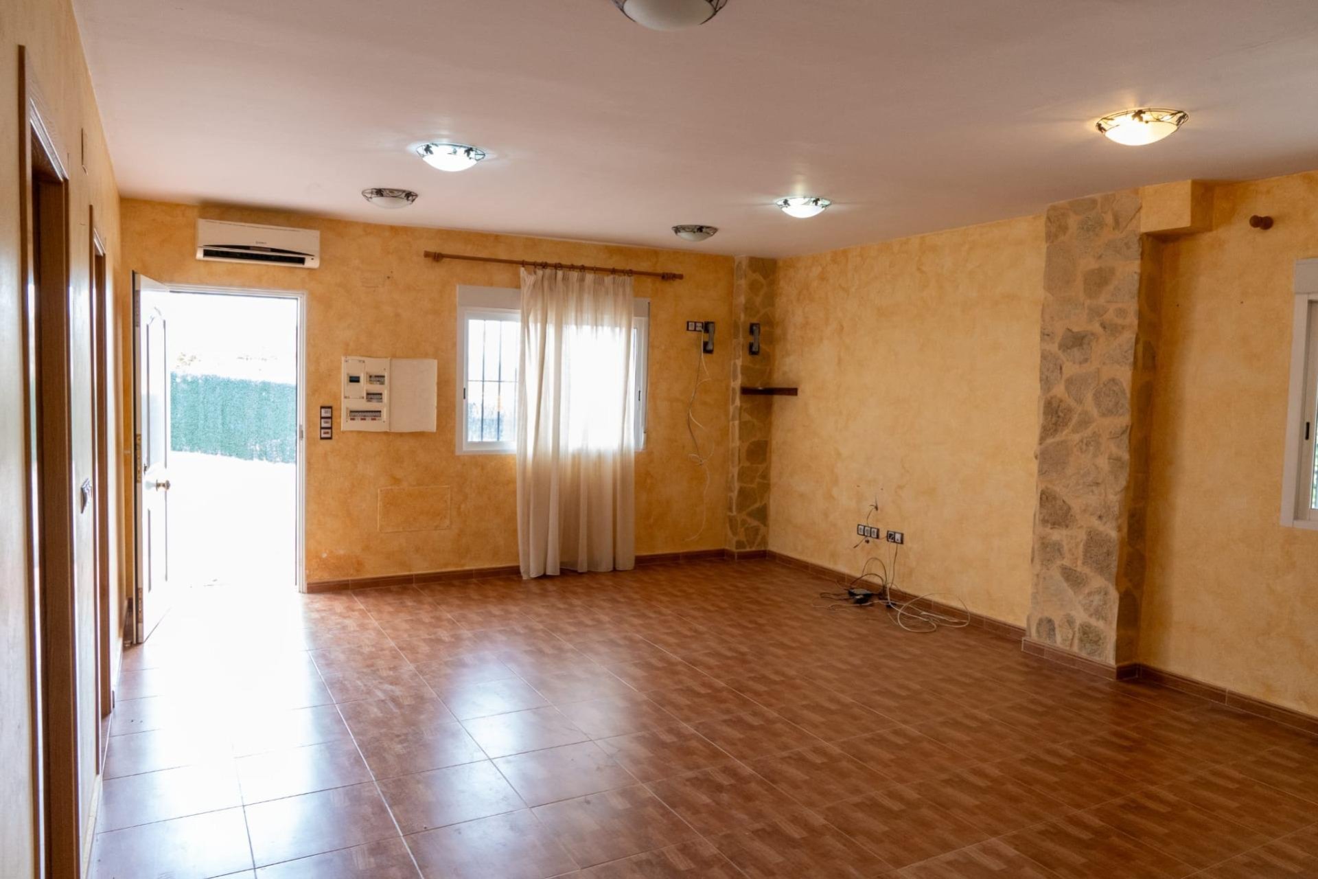 Resale - Casa con terreno - Orihuela - Arneva