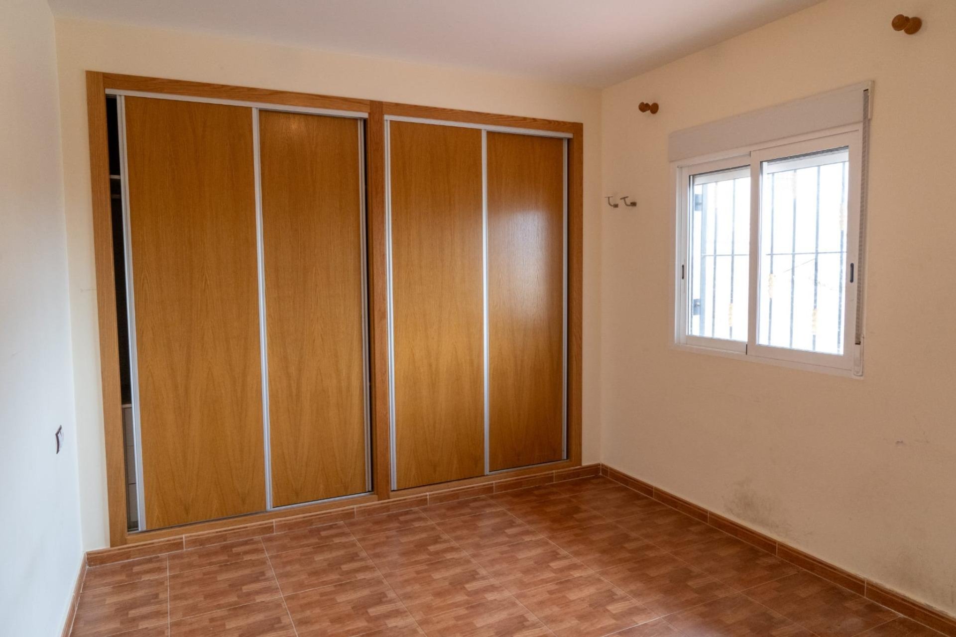 Resale - Casa con terreno - Orihuela - Arneva