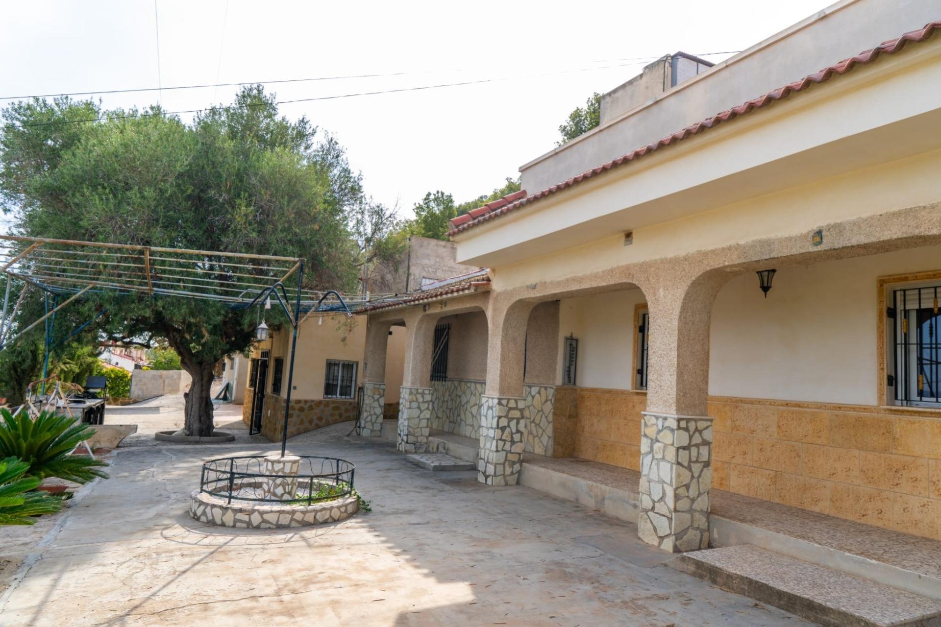 Resale - Casa con terreno - Orihuela - Arneva