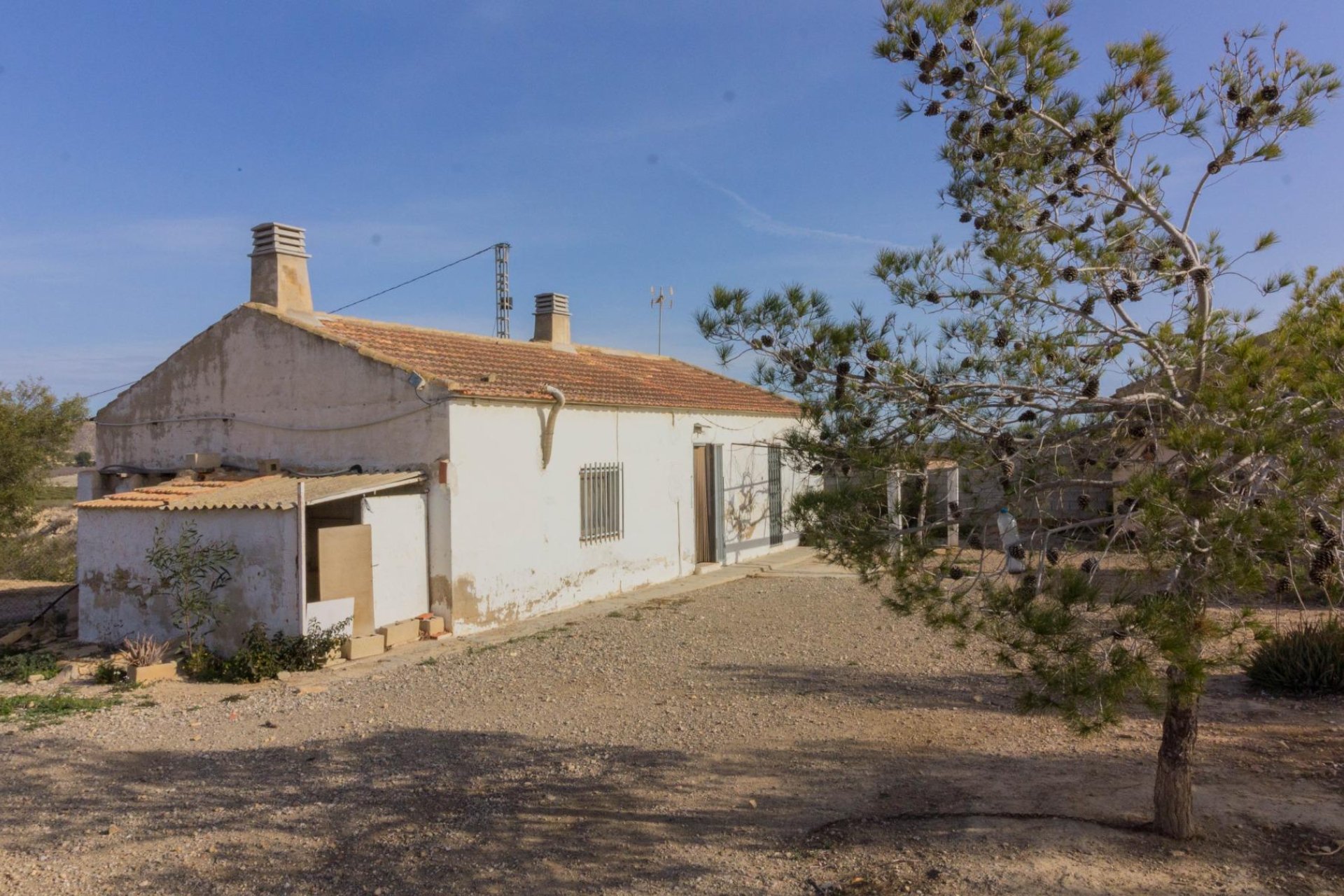 Resale - Casa con terreno - Orihuela - Desamparados-Hurchillo-Torremendo