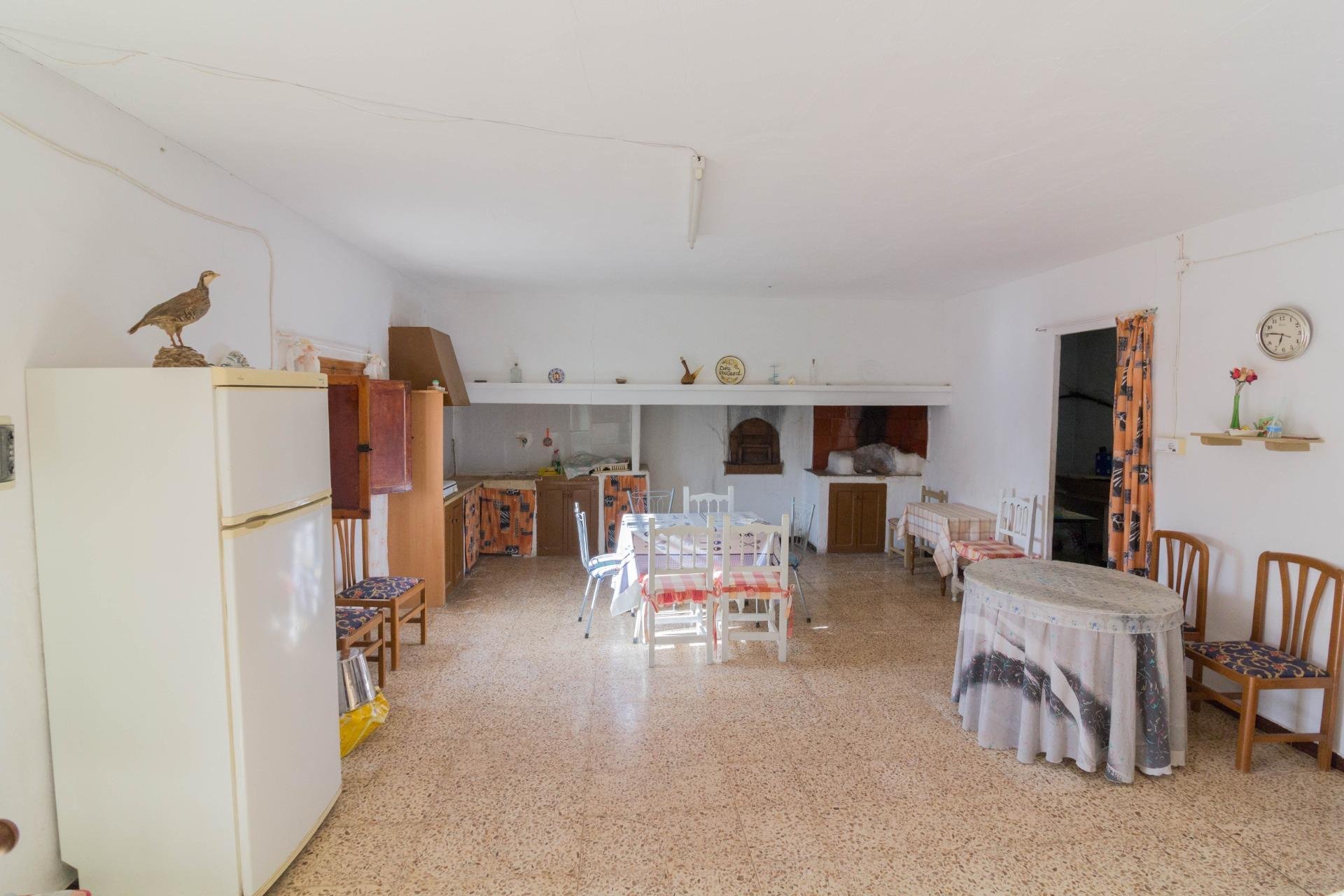 Resale - Casa con terreno - Orihuela - Desamparados-Hurchillo-Torremendo