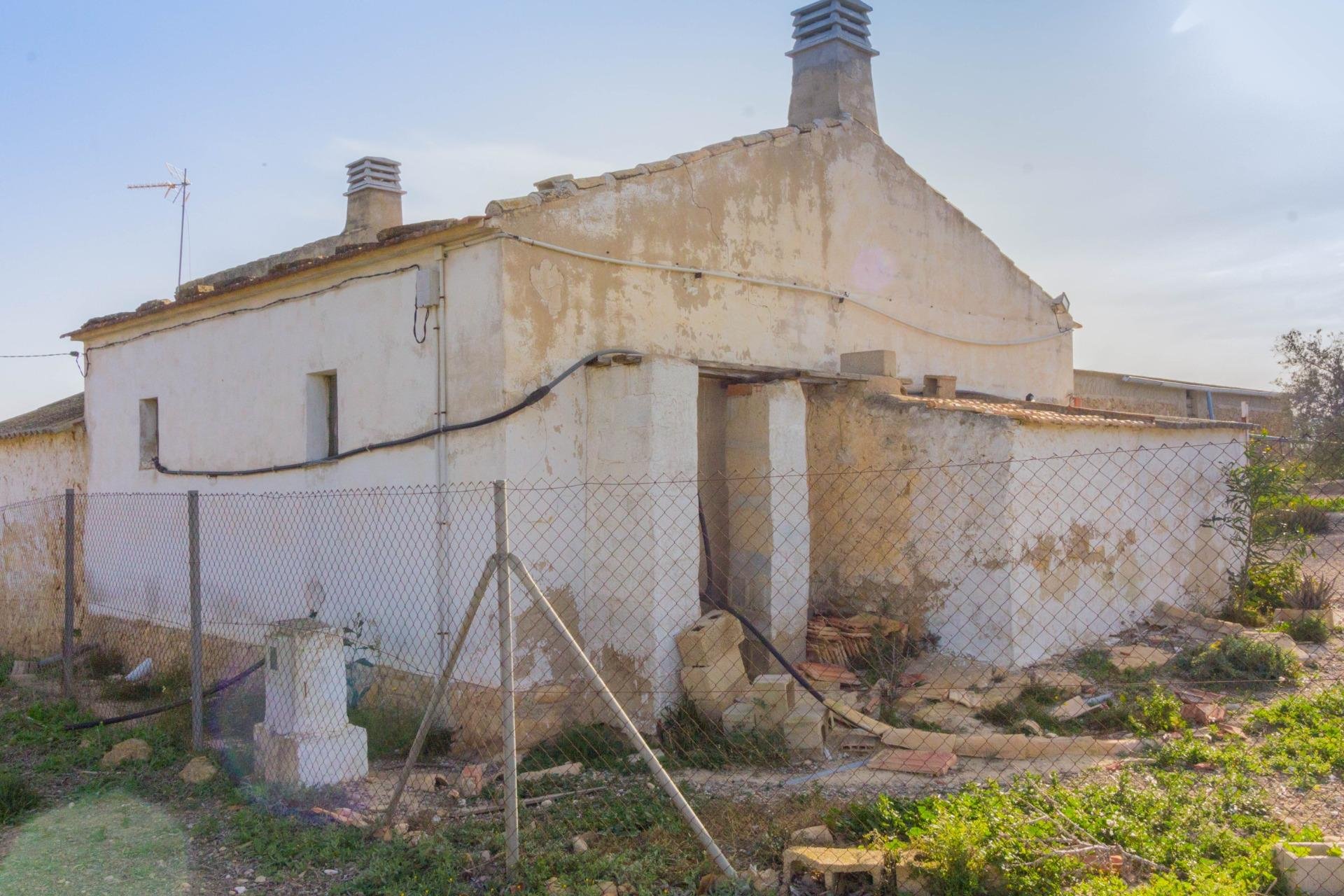 Resale - Casa con terreno - Orihuela - Desamparados-Hurchillo-Torremendo