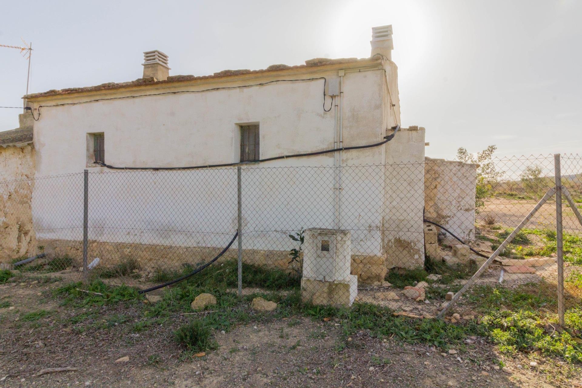 Resale - Casa con terreno - Orihuela - Desamparados-Hurchillo-Torremendo