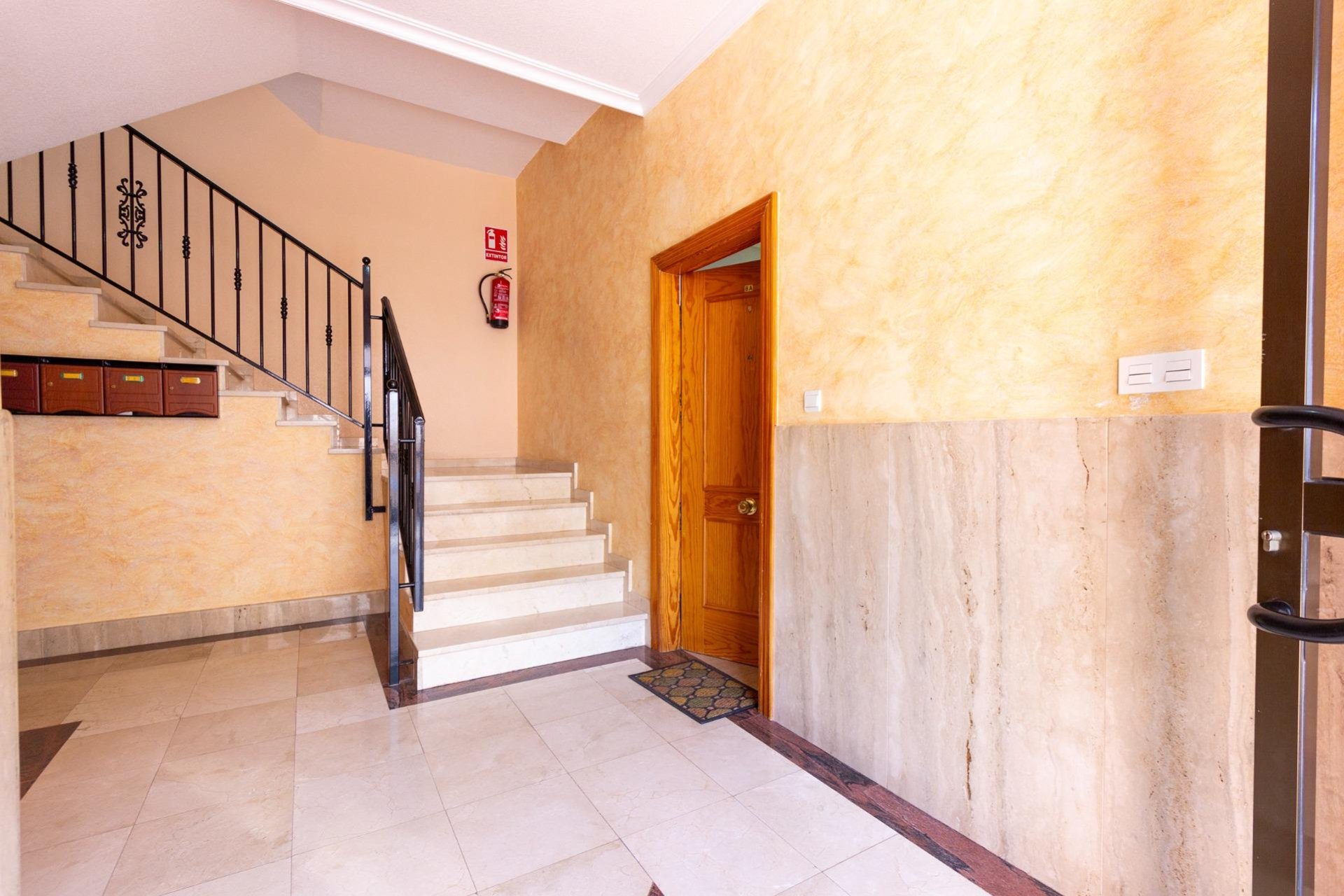 Resale - Casa - Orihuela - Arneva