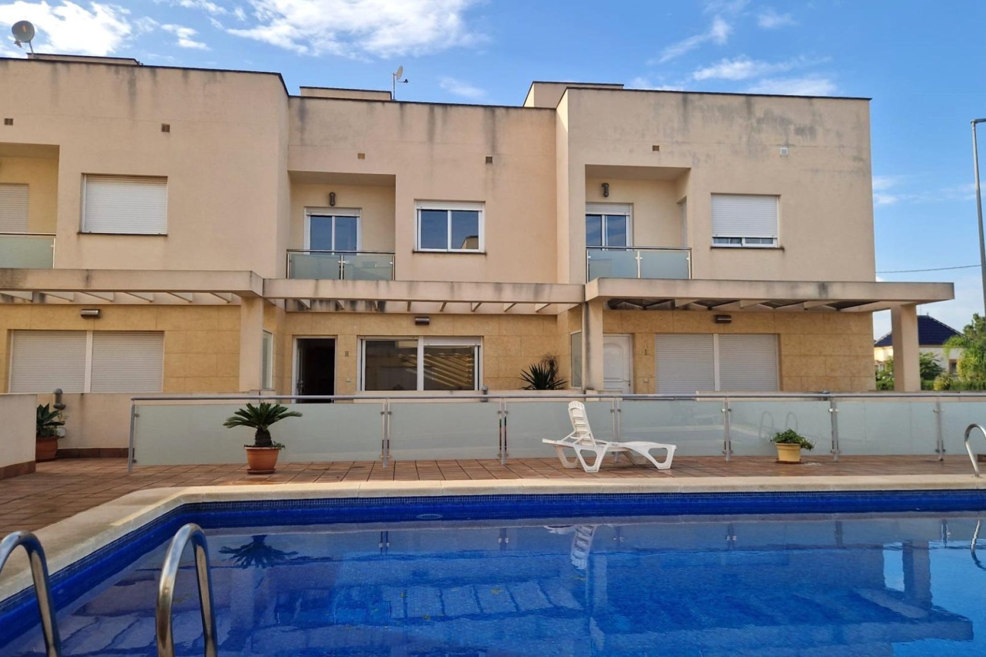 Resale - Casa Tipo Dúplex - Los Montesinos - La herrada