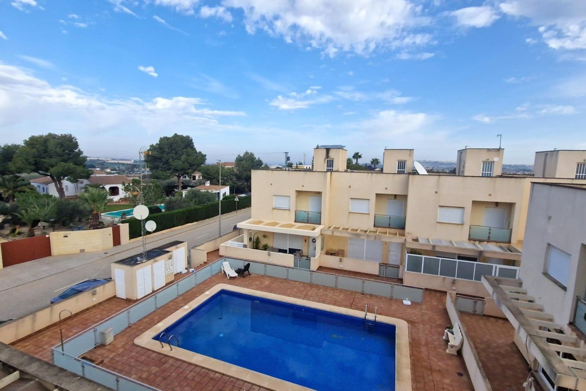 Resale - Casa Tipo Dúplex - Los Montesinos - La herrada