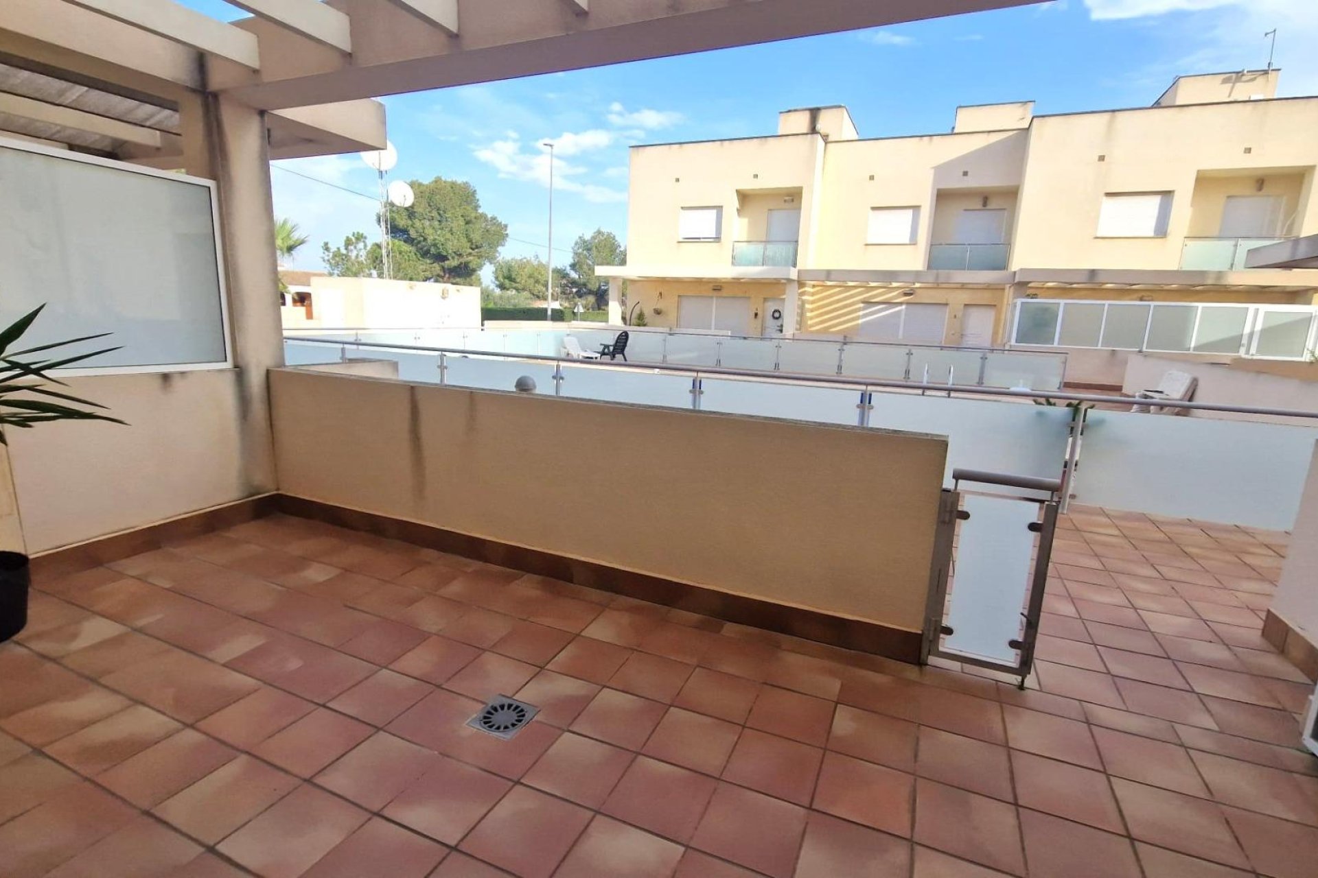 Resale - Casa Tipo Dúplex - Los Montesinos - La herrada