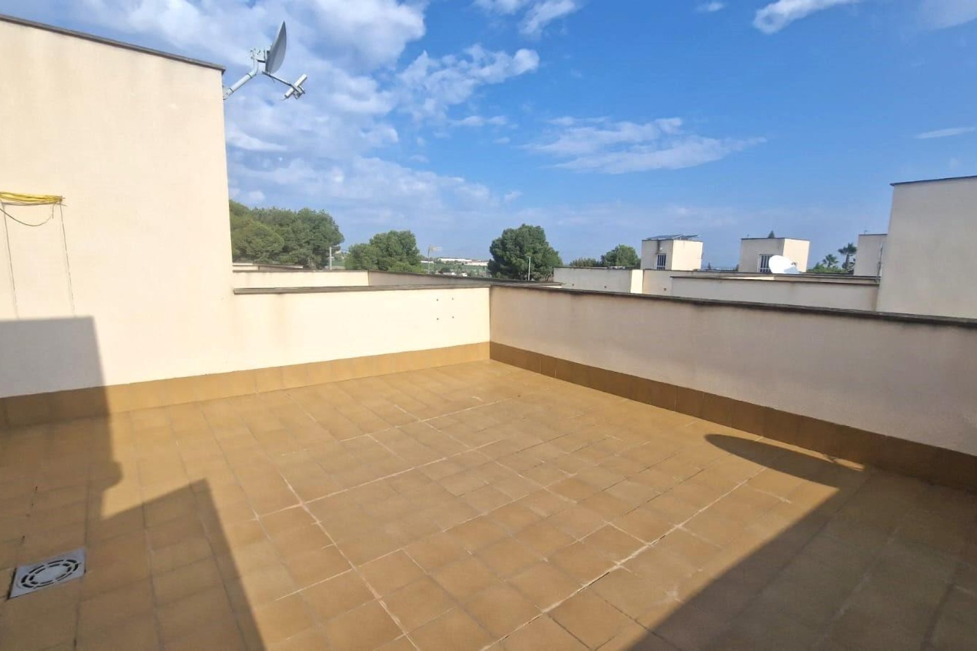 Resale - Casa Tipo Dúplex - Los Montesinos - La herrada