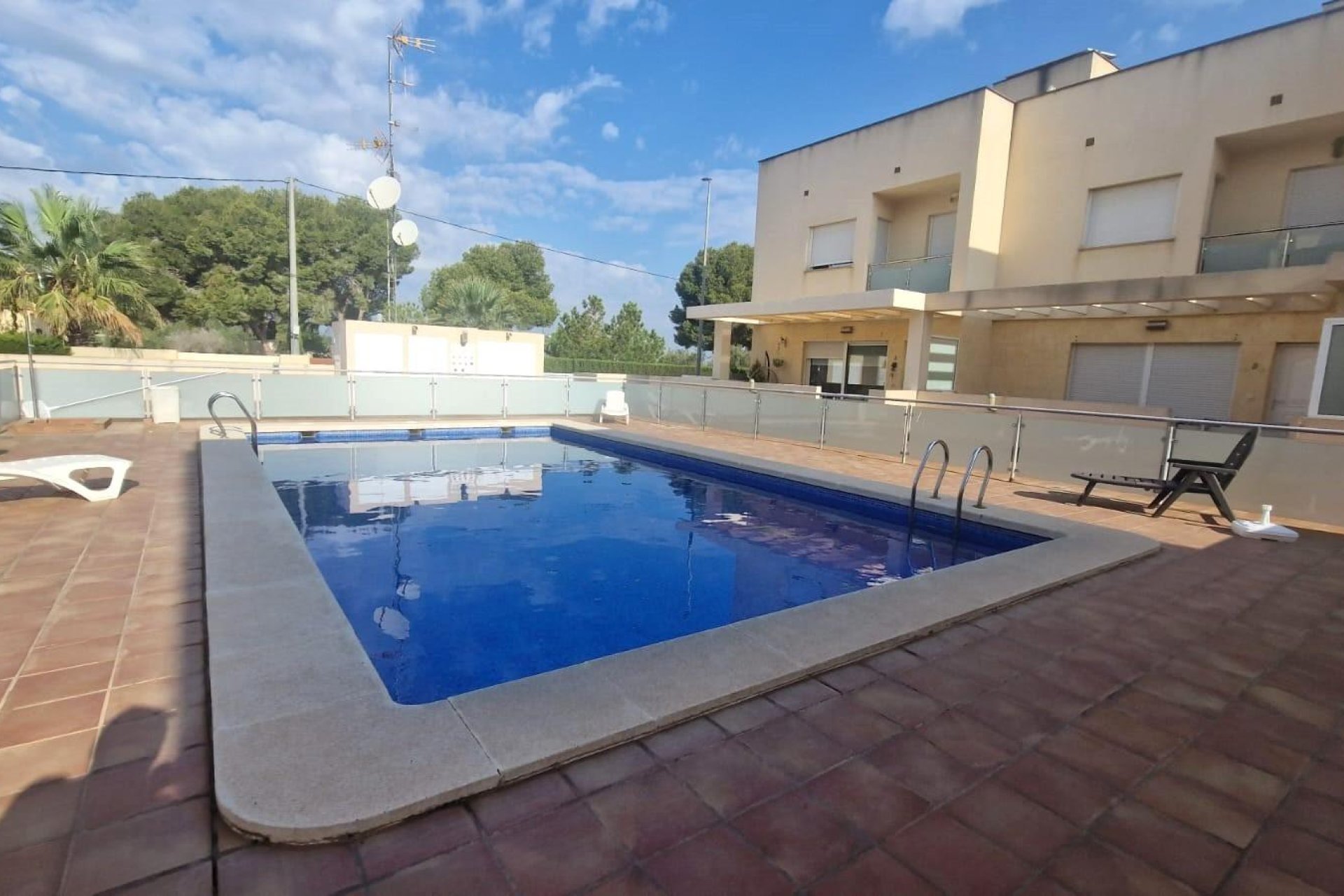 Resale - Casa Tipo Dúplex - Los Montesinos - La herrada