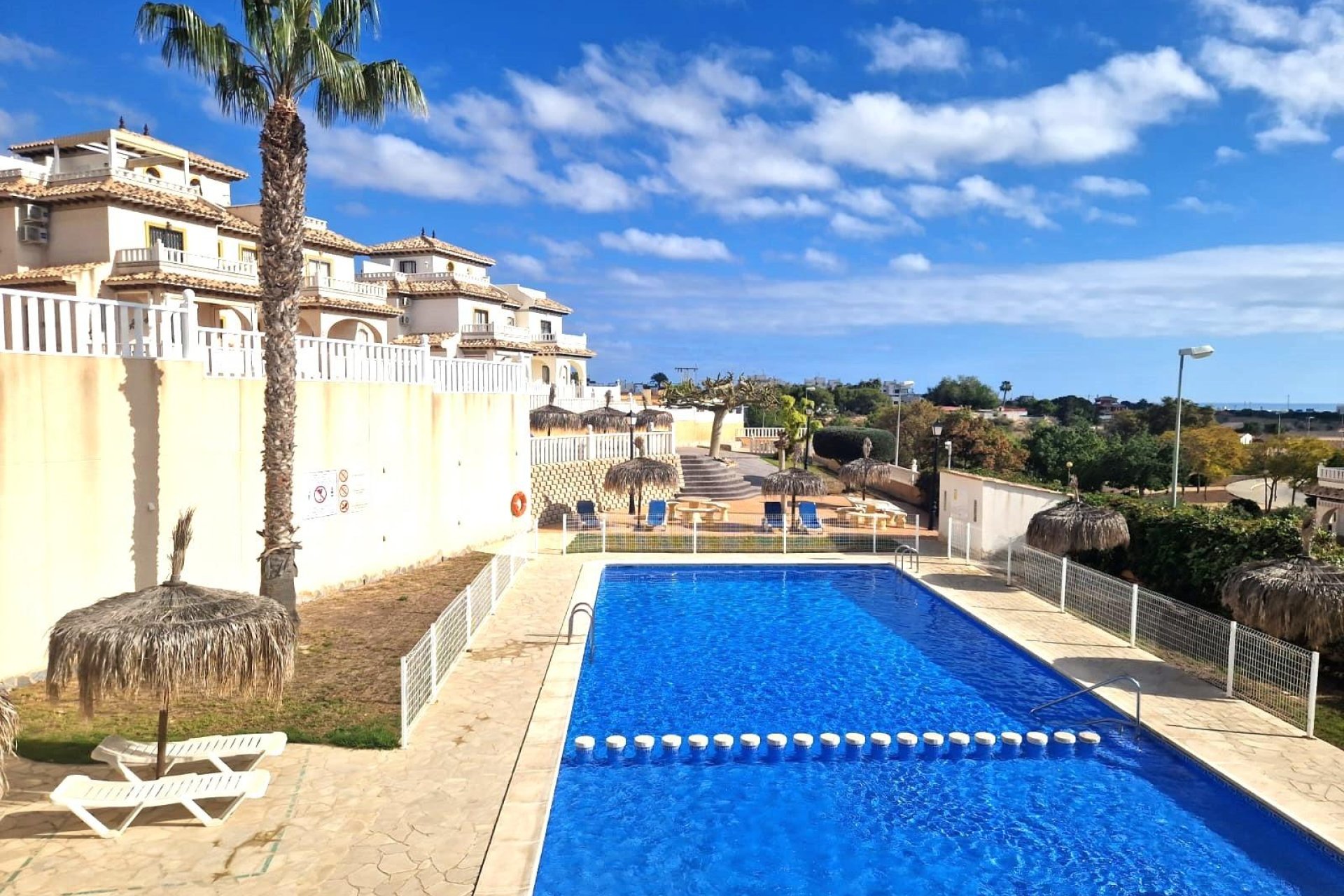 Resale - Casa Tipo Dúplex - Orihuela Costa - Montezenia