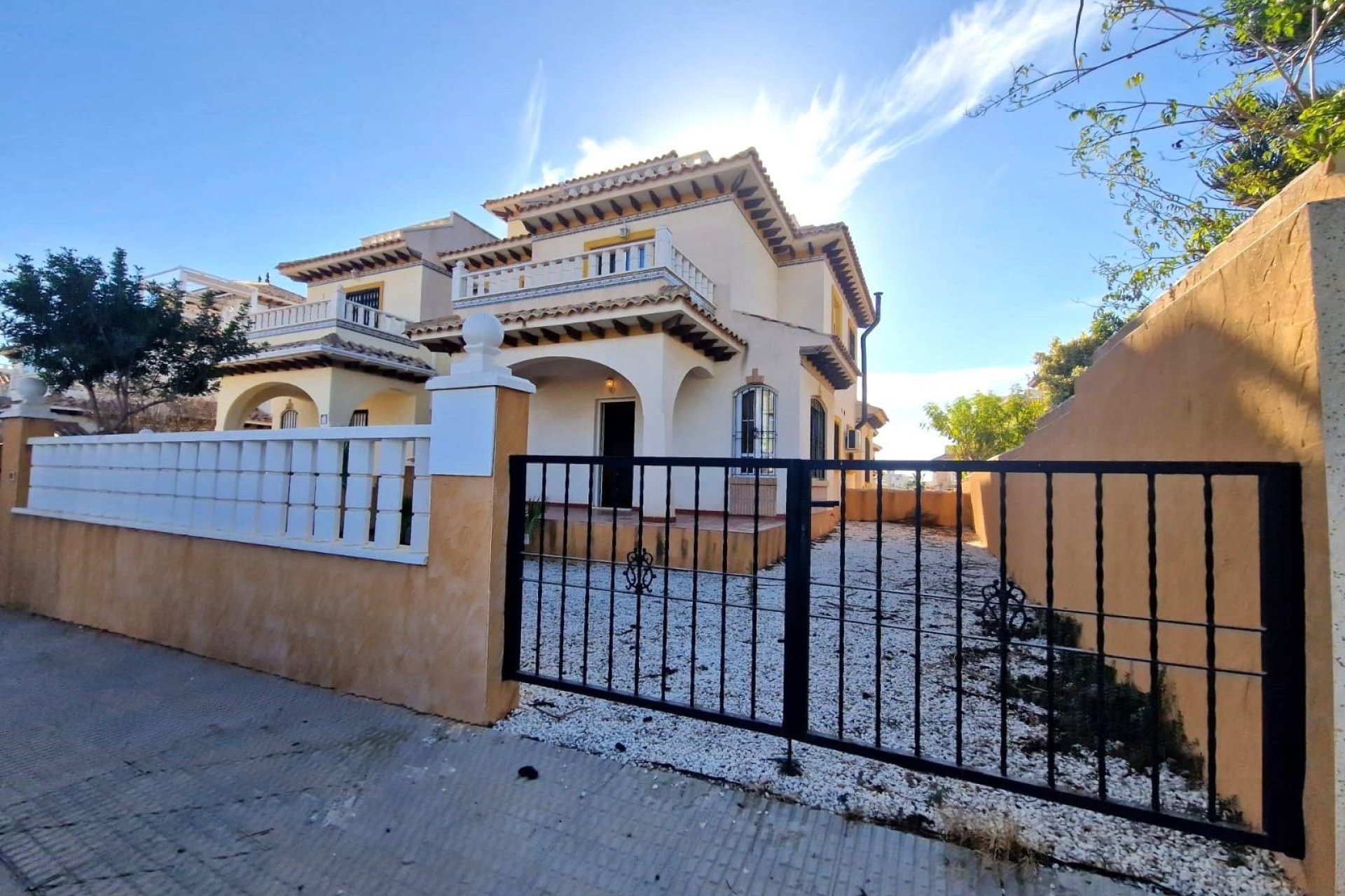 Resale - Casa Tipo Dúplex - Orihuela Costa - Montezenia