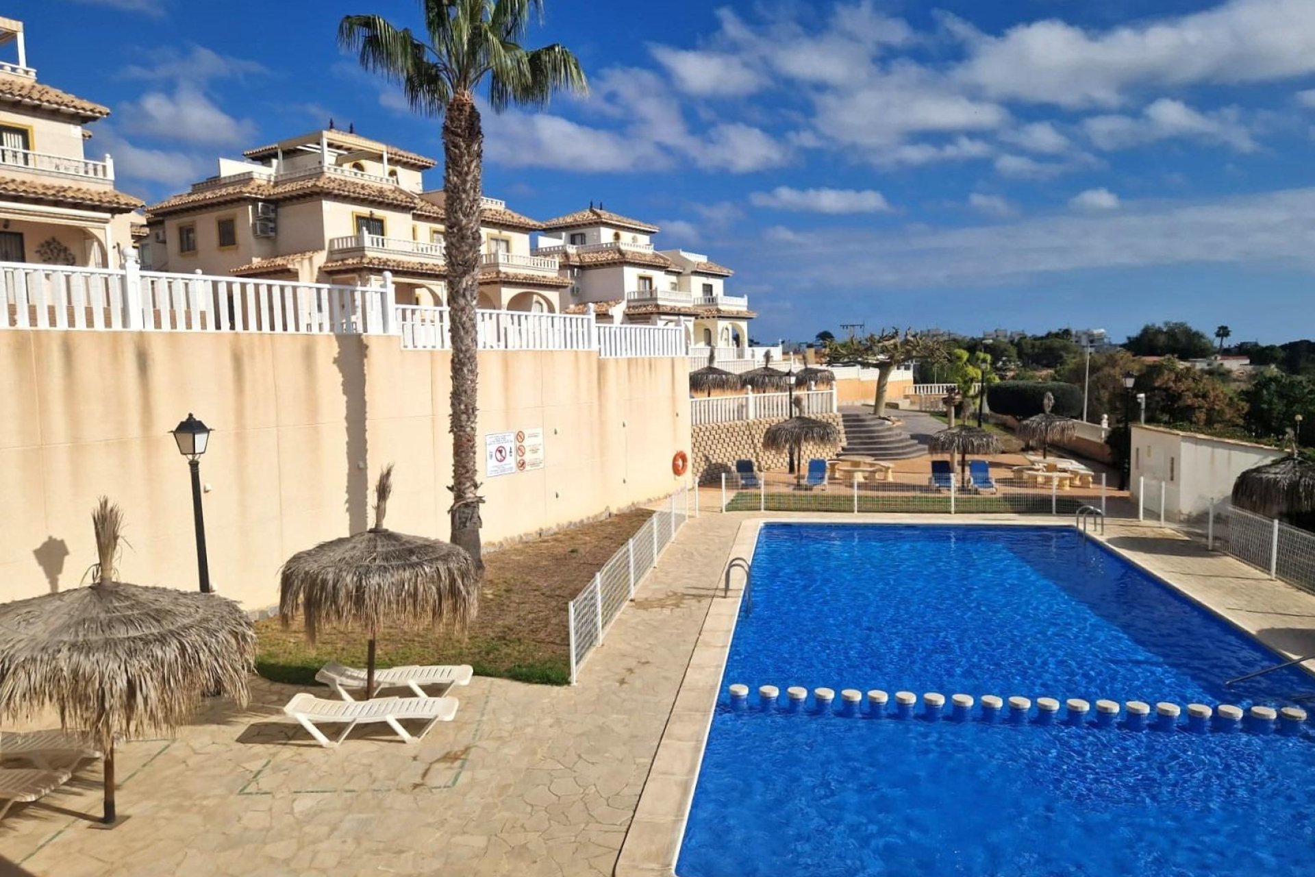 Resale - Casa Tipo Dúplex - Orihuela Costa - Montezenia