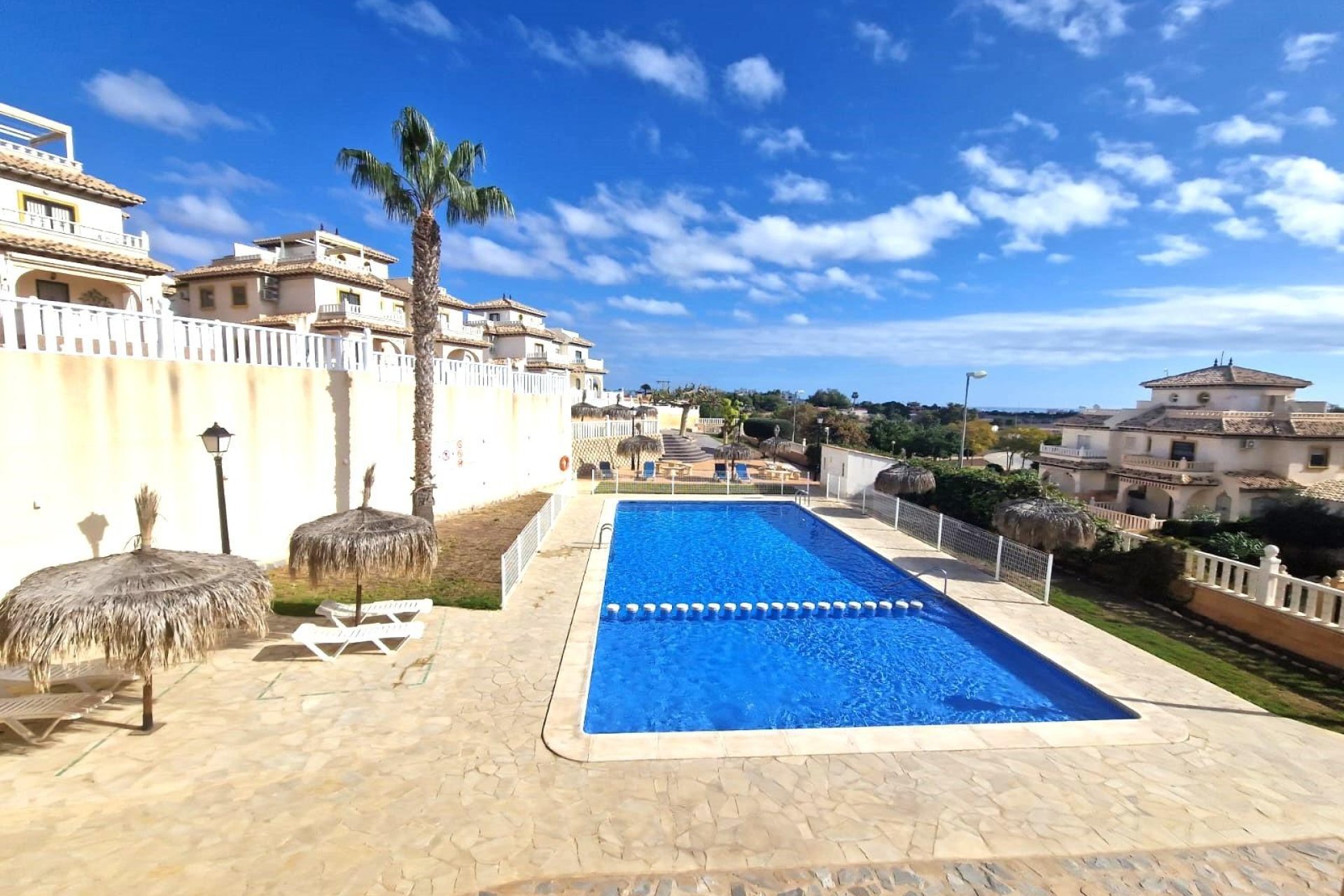 Resale - Casa Tipo Dúplex - Orihuela Costa - Montezenia