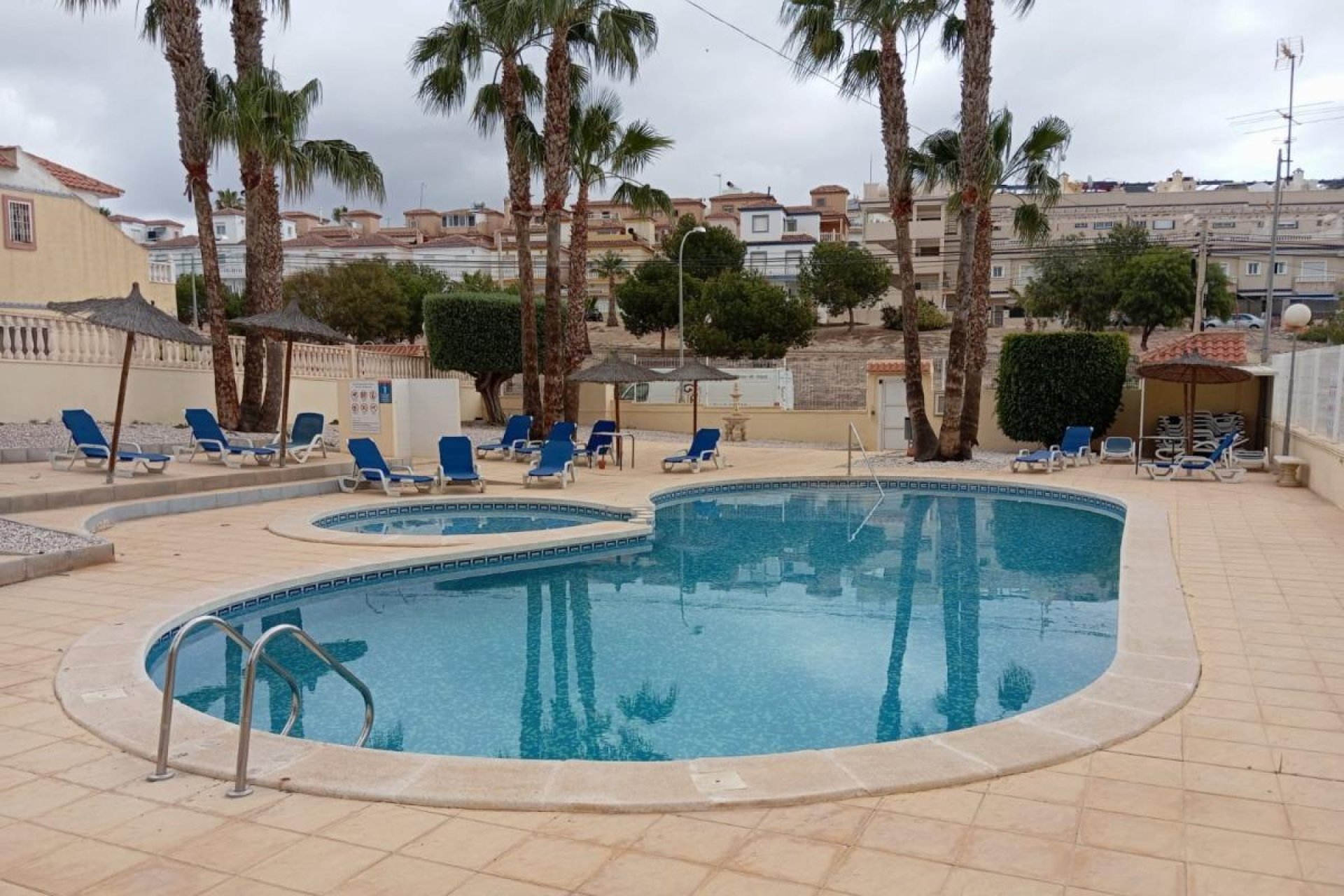 Resale - Casa Tipo Dúplex - San Miguel de Salinas - BLUE LAGOON