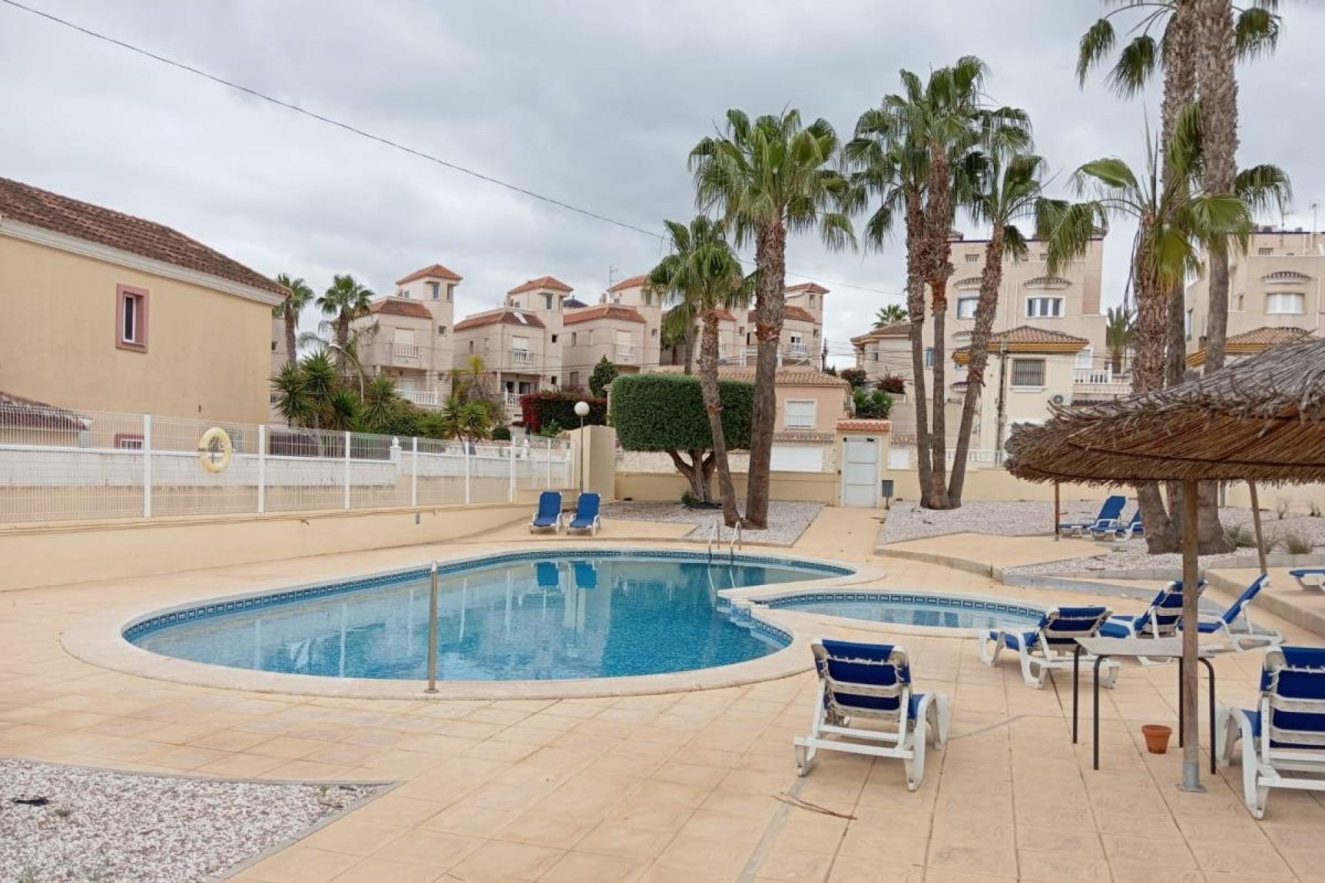 Resale - Casa Tipo Dúplex - San Miguel de Salinas - BLUE LAGOON