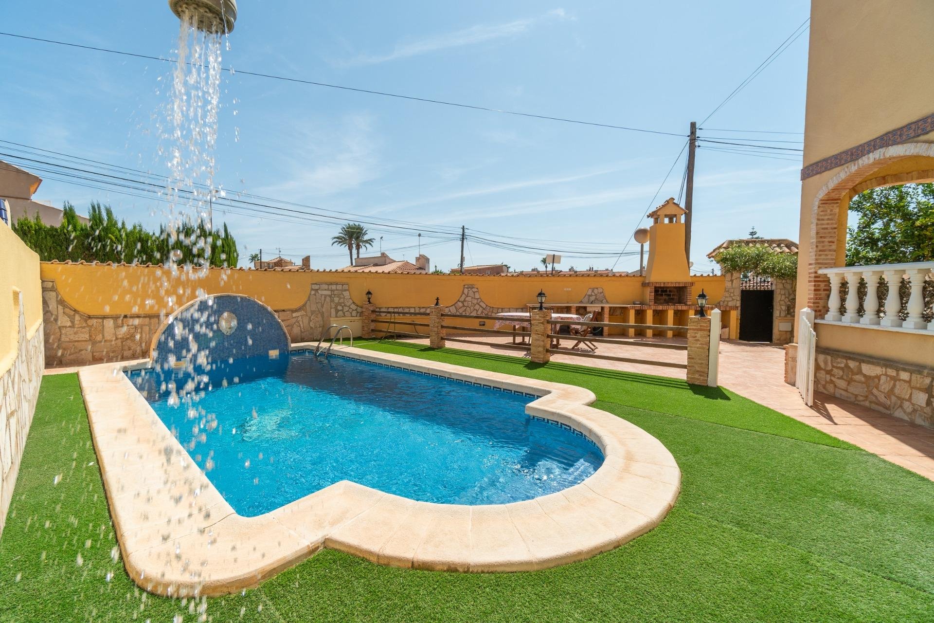 Resale - Chalet - Orihuela Costa - La Florida