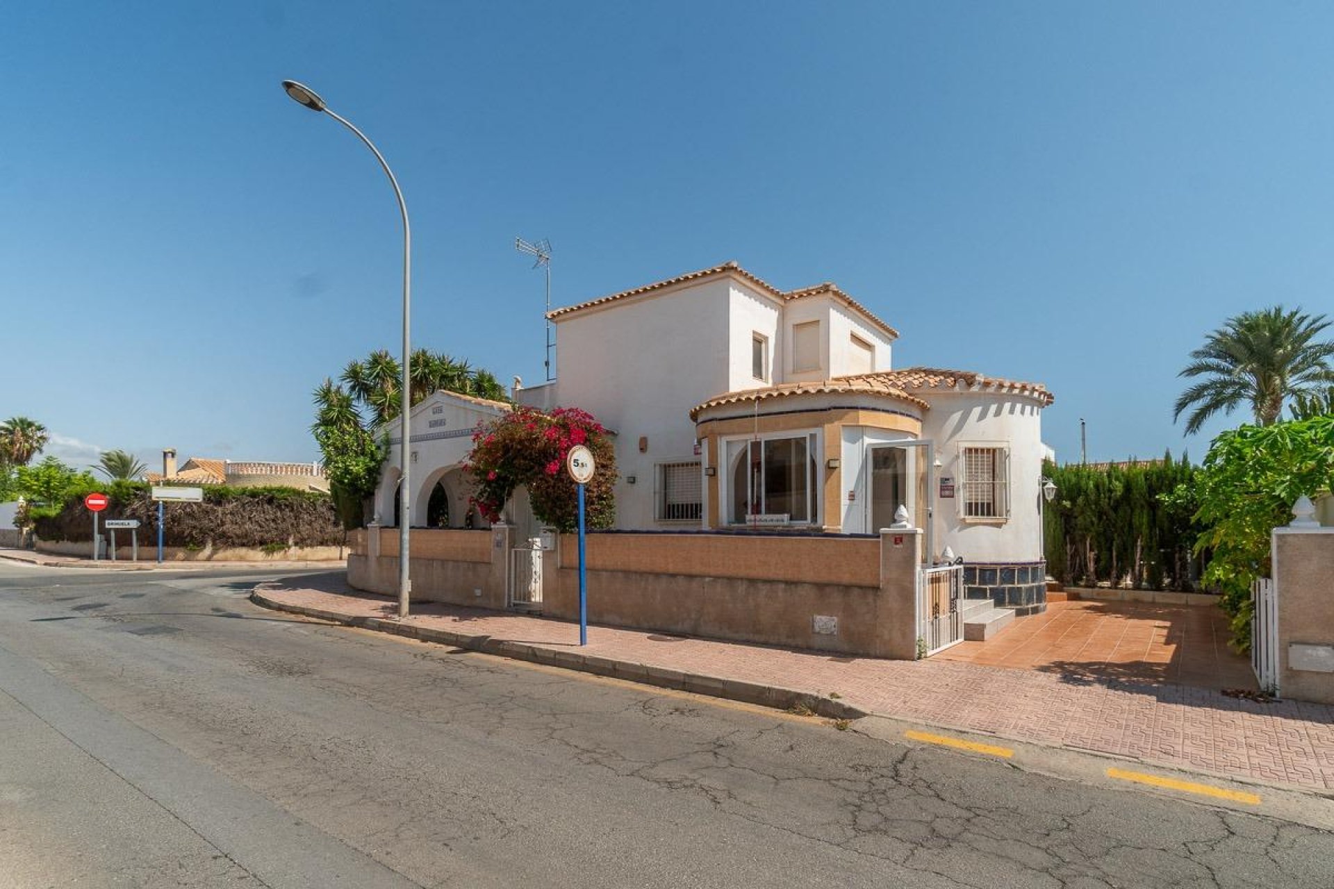 Resale - Chalet - Orihuela Costa - La Florida