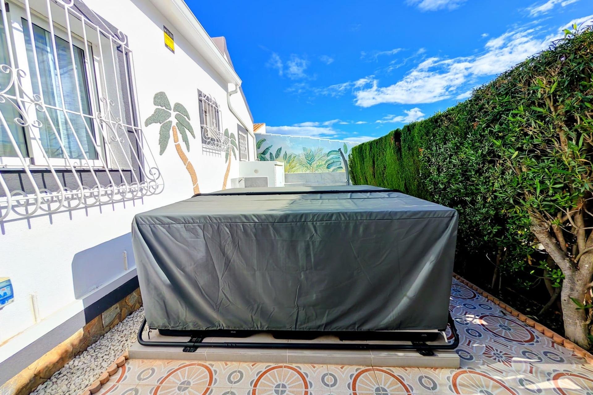 Resale - Chalet - Orihuela Costa - La Florida