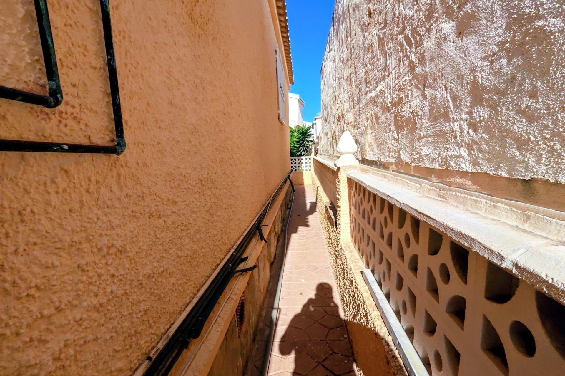 Resale - Chalet - Orihuela Costa - La Florida