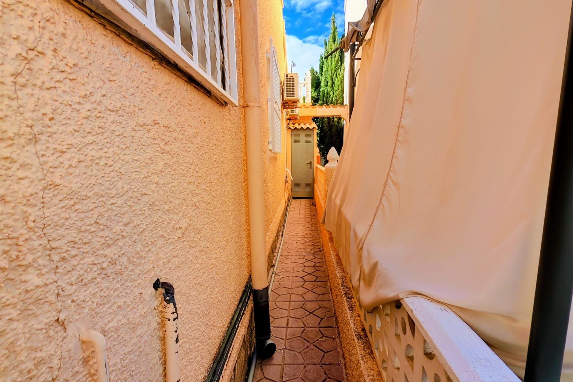 Resale - Chalet - Orihuela Costa - La Florida