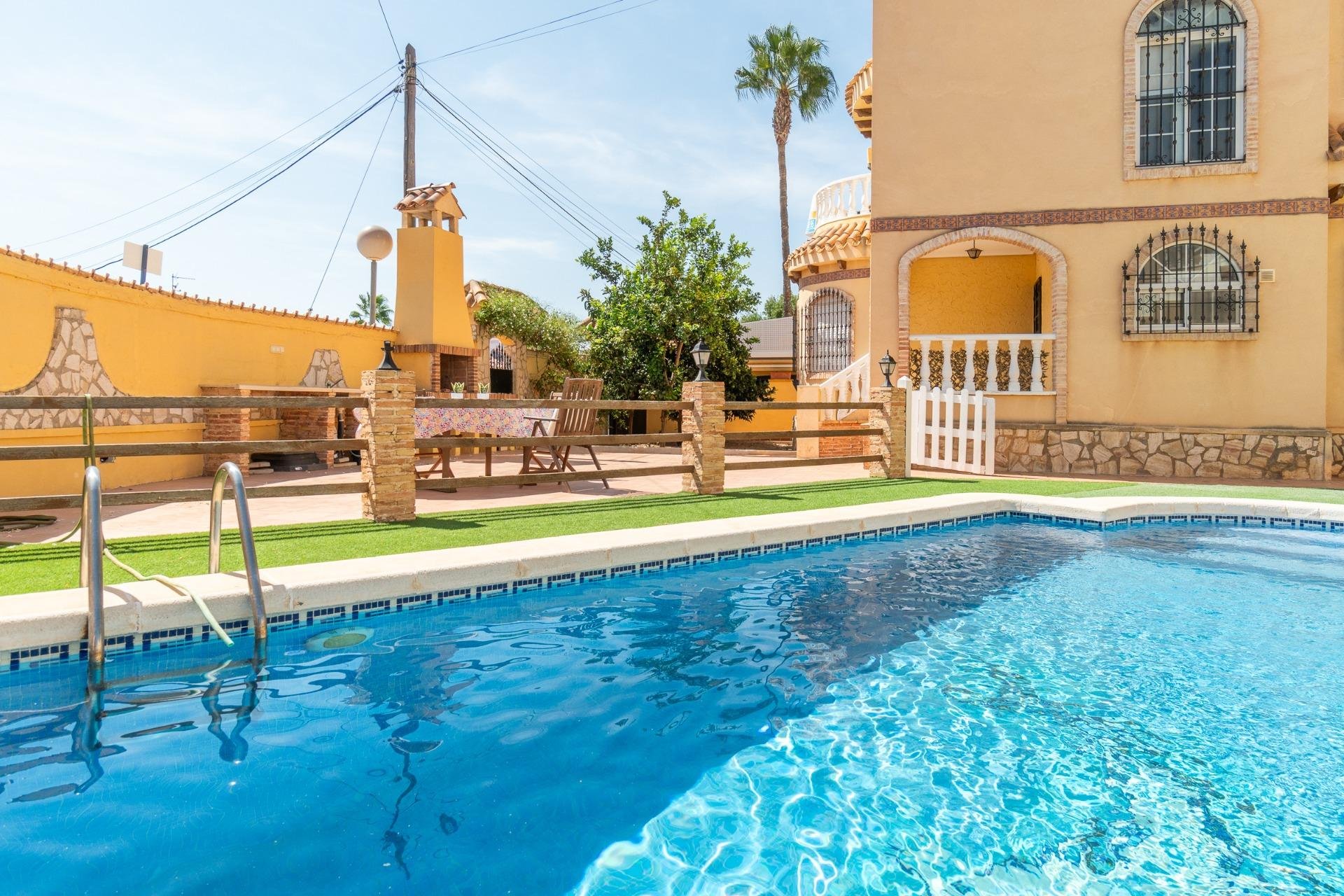 Resale - Chalet - Orihuela Costa - La Florida