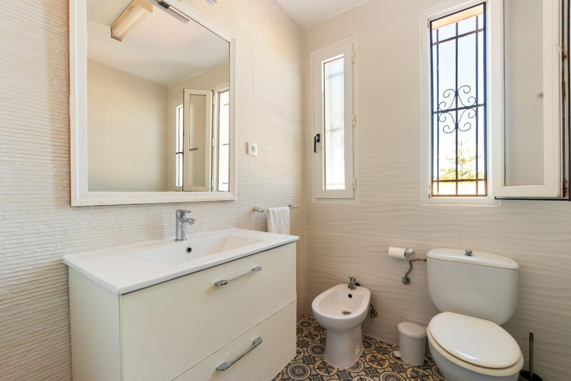 Resale - Chalet - Orihuela Costa - La Zenia