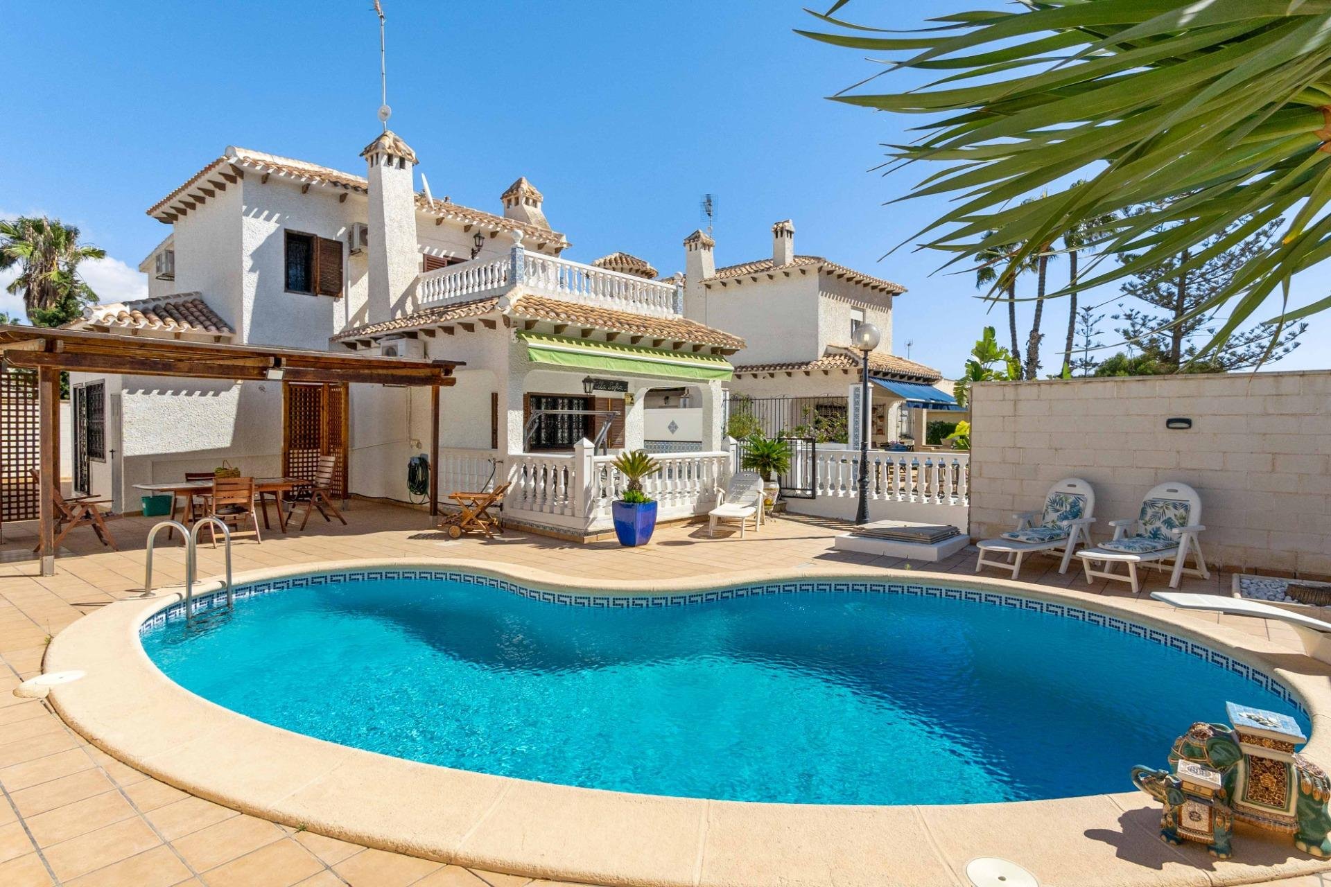 Resale - Chalet - Orihuela Costa - La Zenia