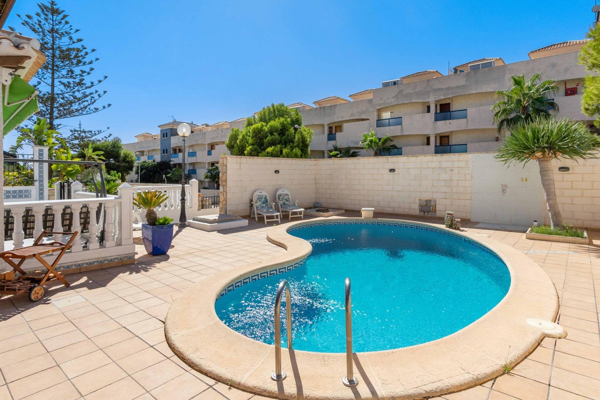 Resale - Chalet - Orihuela Costa - La Zenia