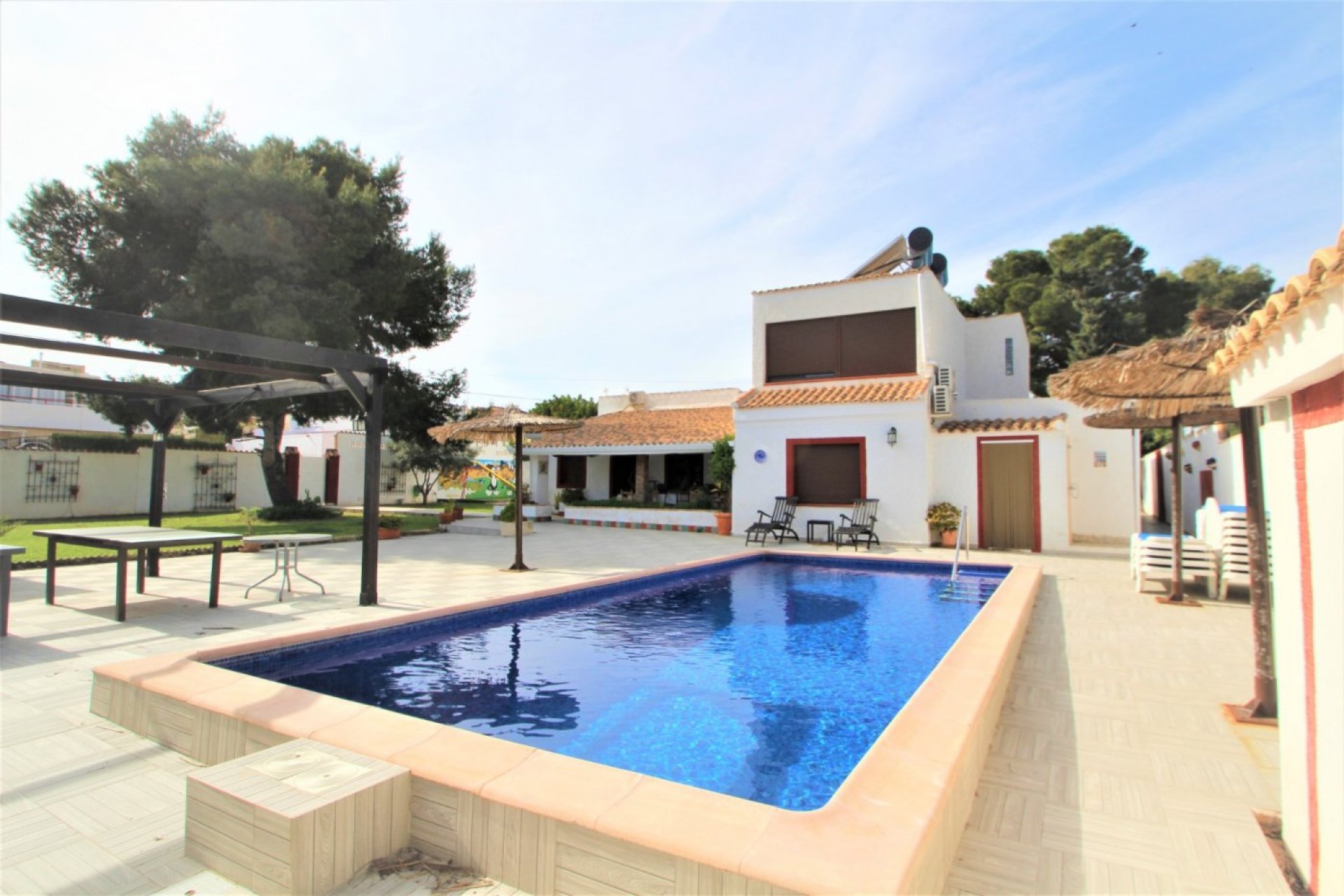 Resale - Chalet - Orihuela Costa - Lomas de Cabo Roig