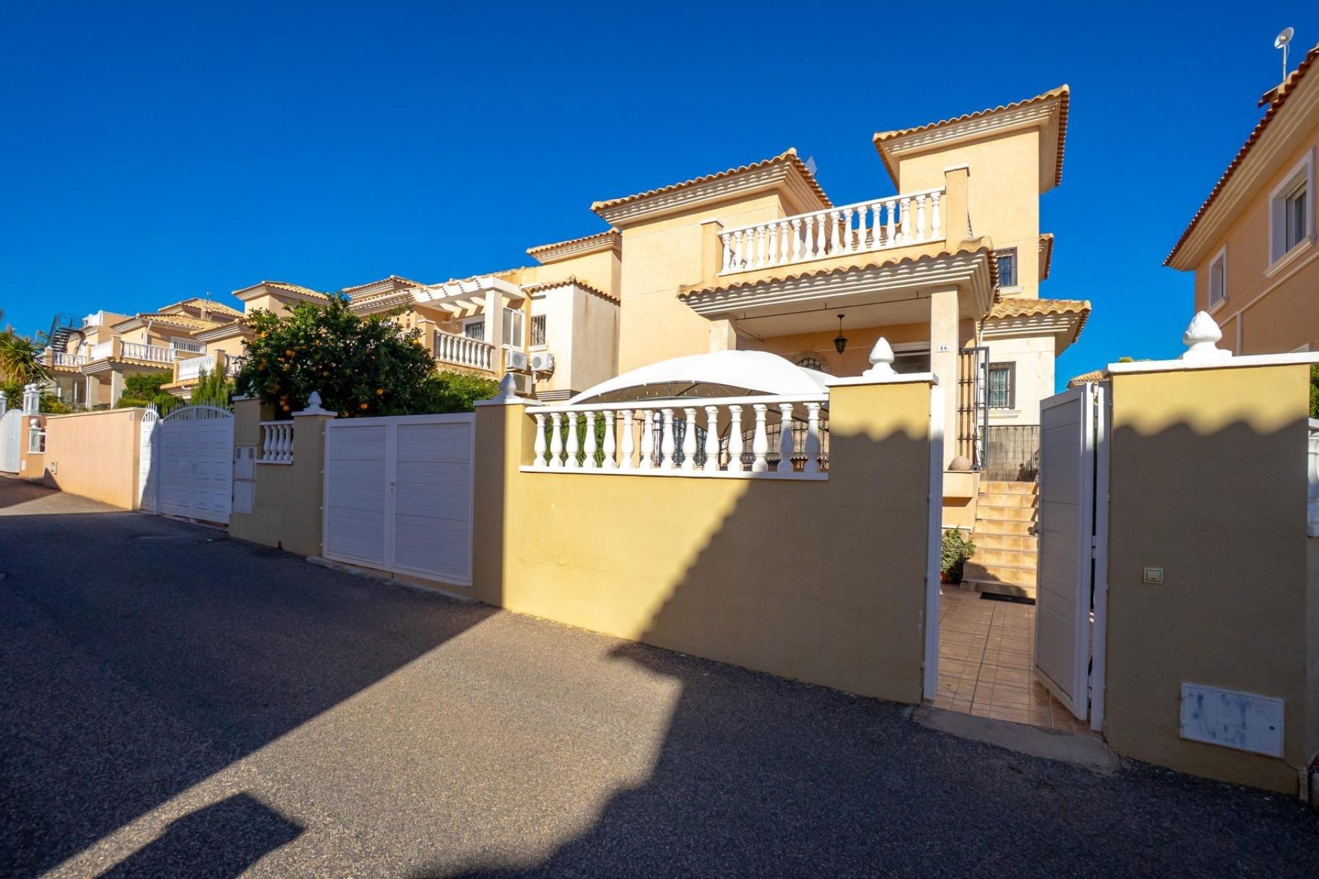 Resale - Chalet - Orihuela Costa - Los Altos