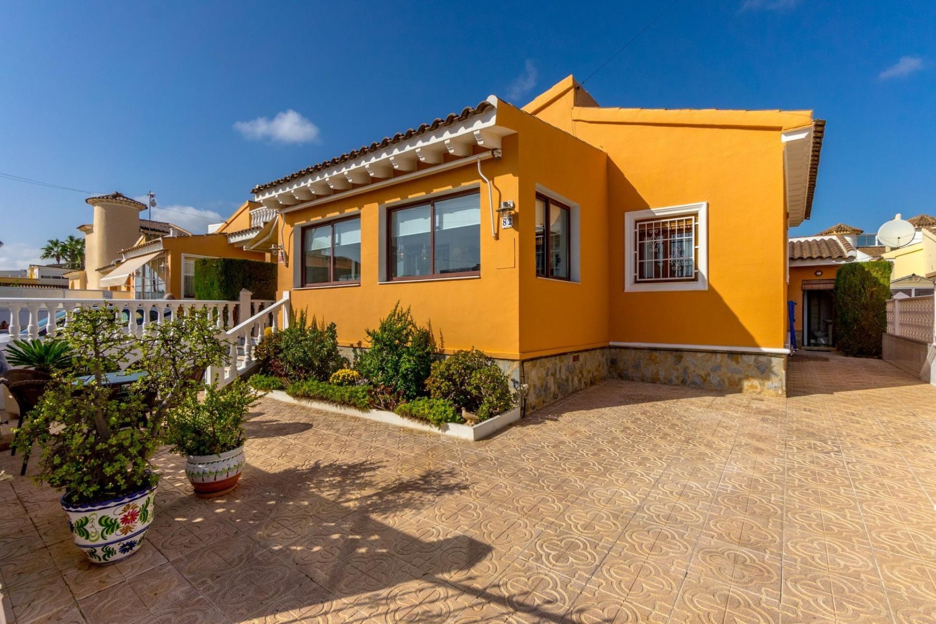 Resale - Chalet - Orihuela Costa - Punta Prima