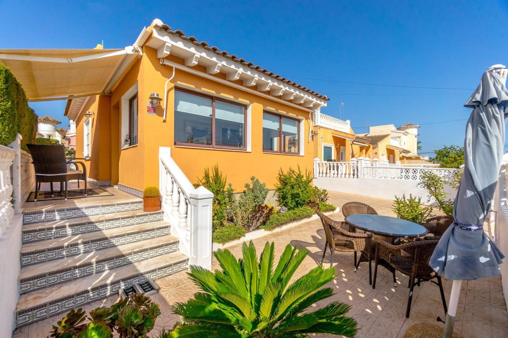 Resale - Chalet - Orihuela Costa - Punta Prima