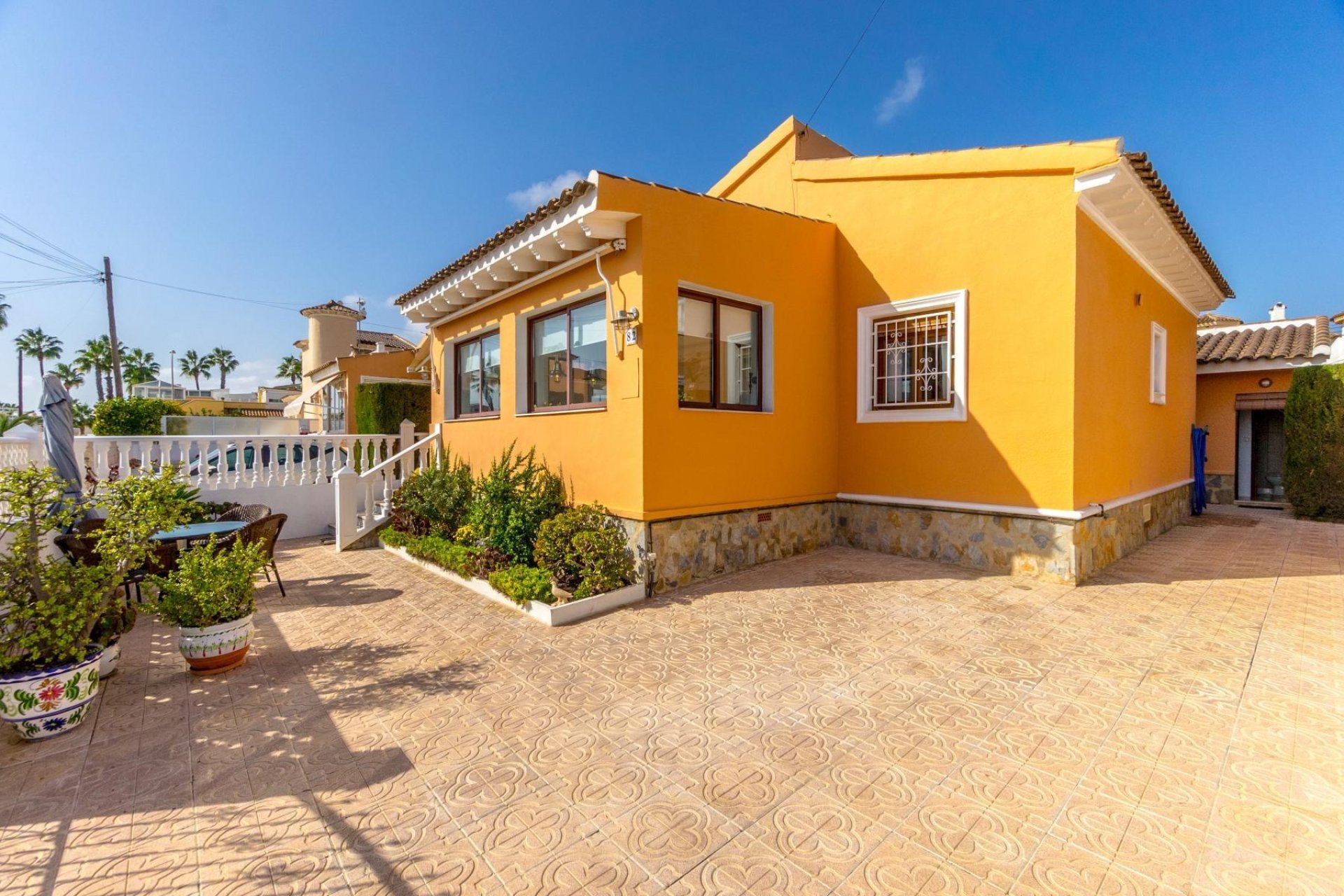 Resale - Chalet - Orihuela Costa - Punta Prima