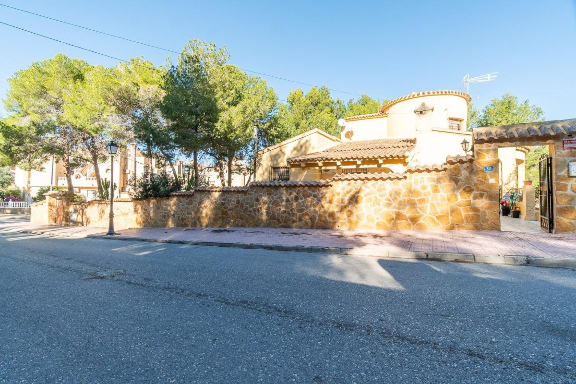 Resale - Chalet - Orihuela Costa - Villamartín