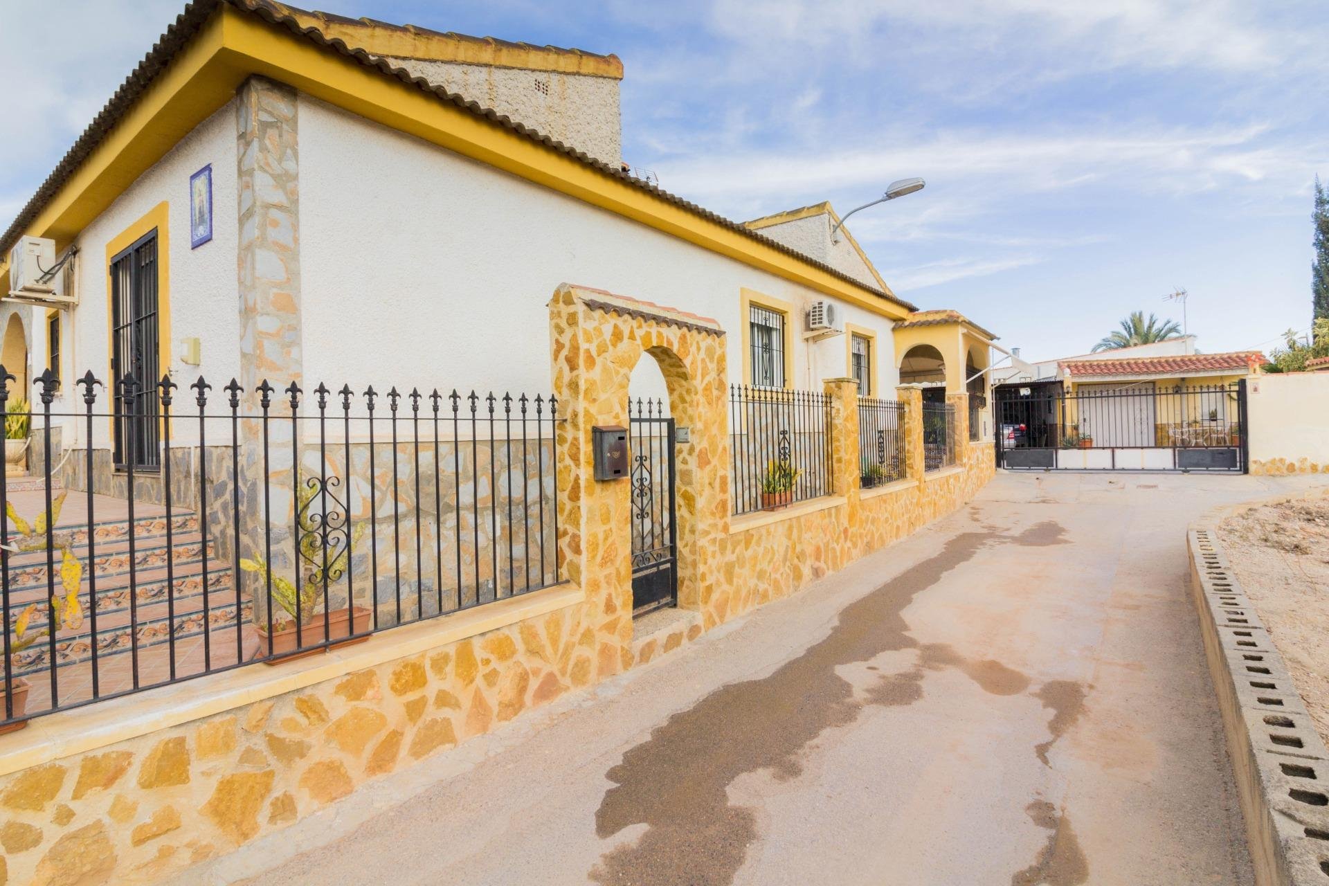 Resale - Chalet - Orihuela - La Matanza