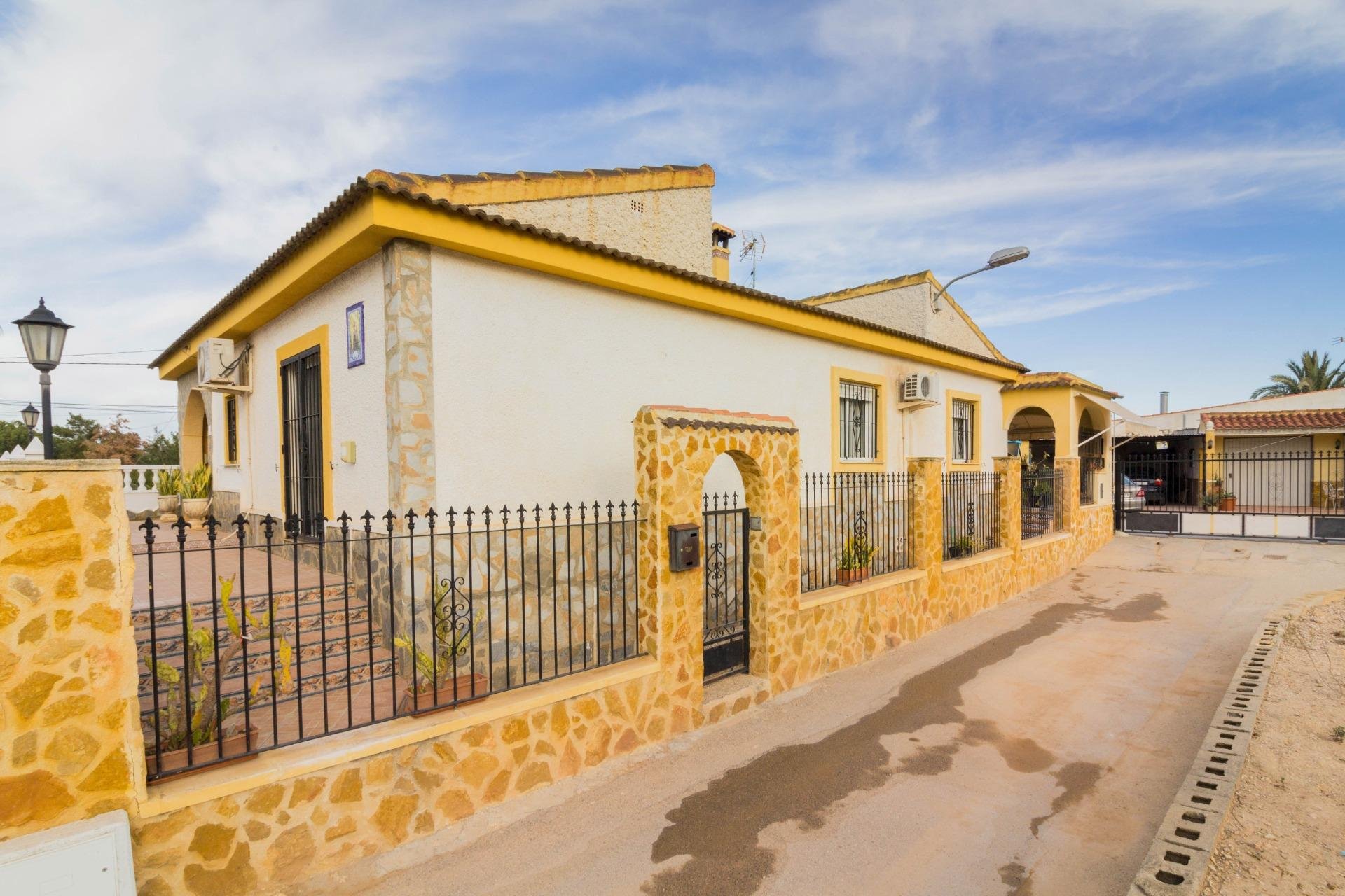 Resale - Chalet - Orihuela - La Matanza