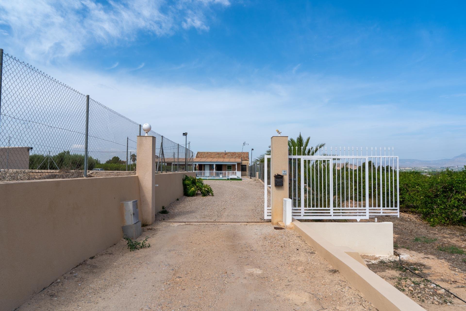 Resale - Chalet - Orihuela - La Matanza