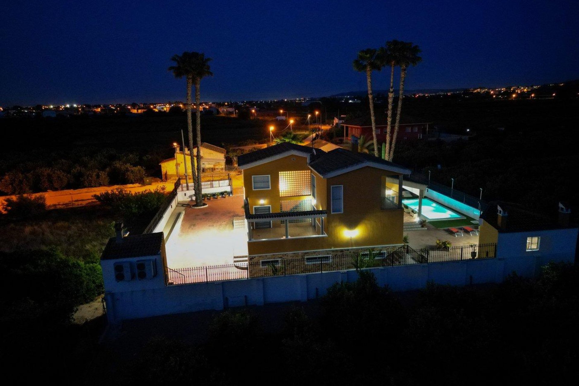 Resale - Chalet - Orihuela - Orihuela Ciudad