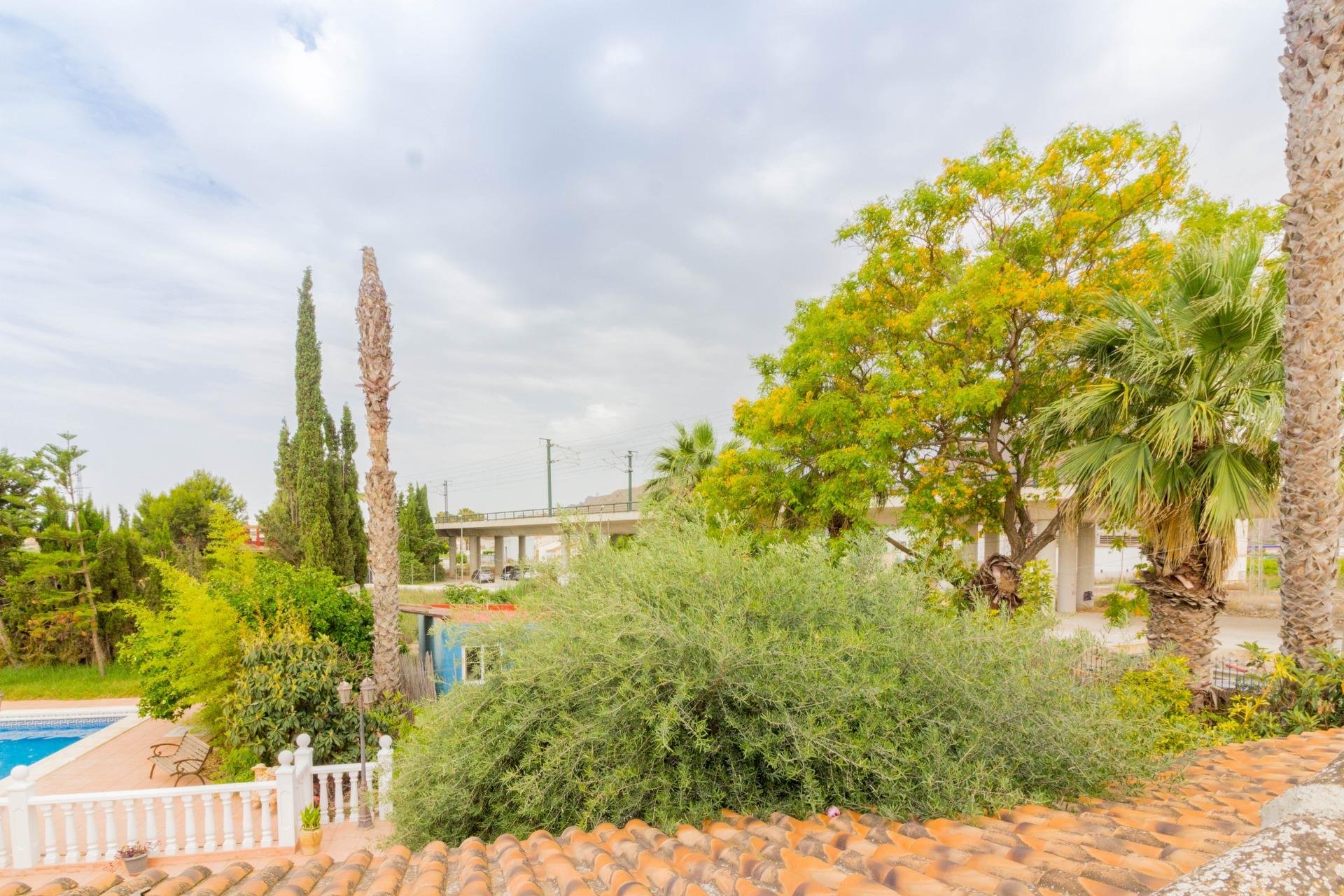 Resale - Chalet - Orihuela - Zona Centro