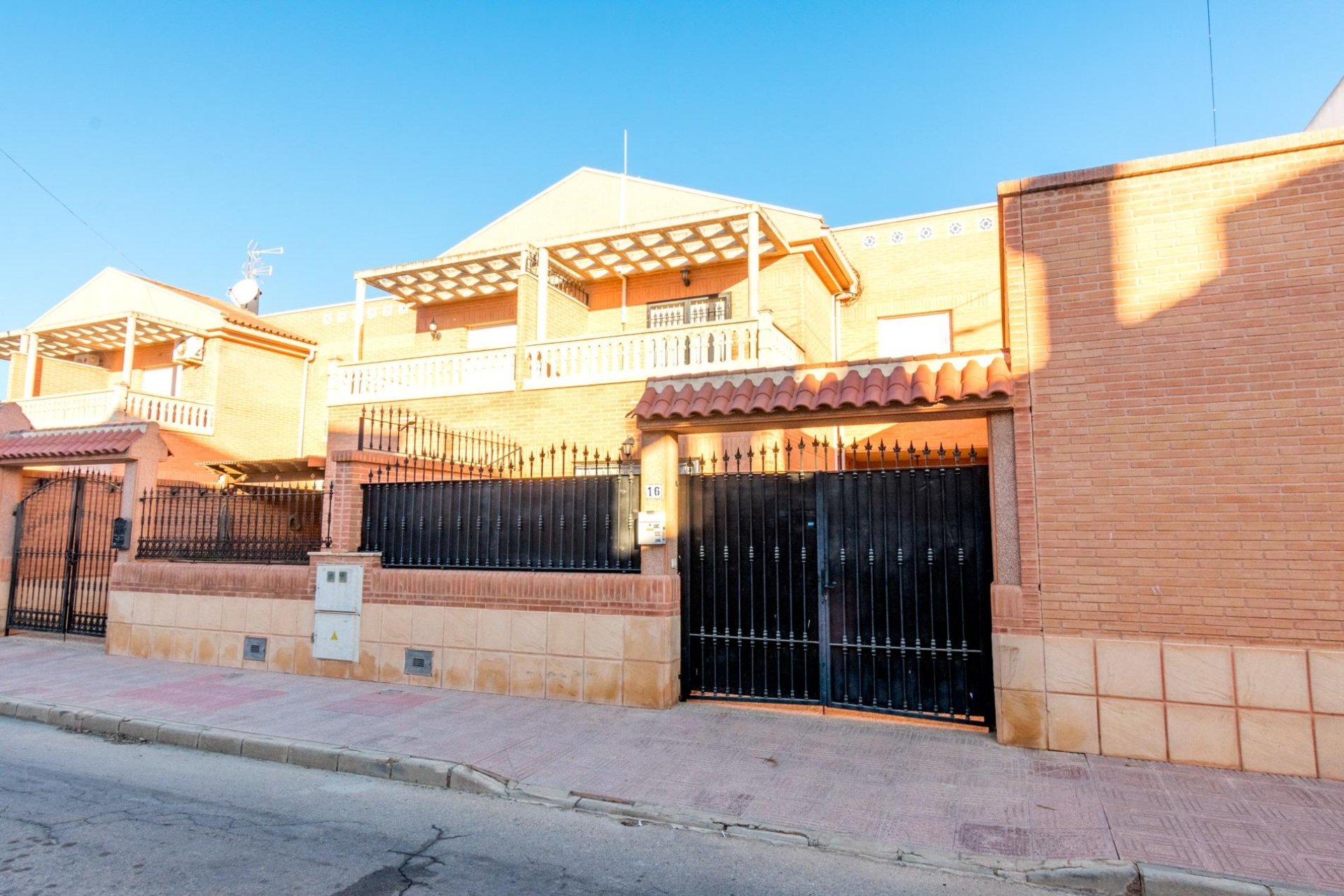 Resale - Chalet - San Isidro - CENTRO