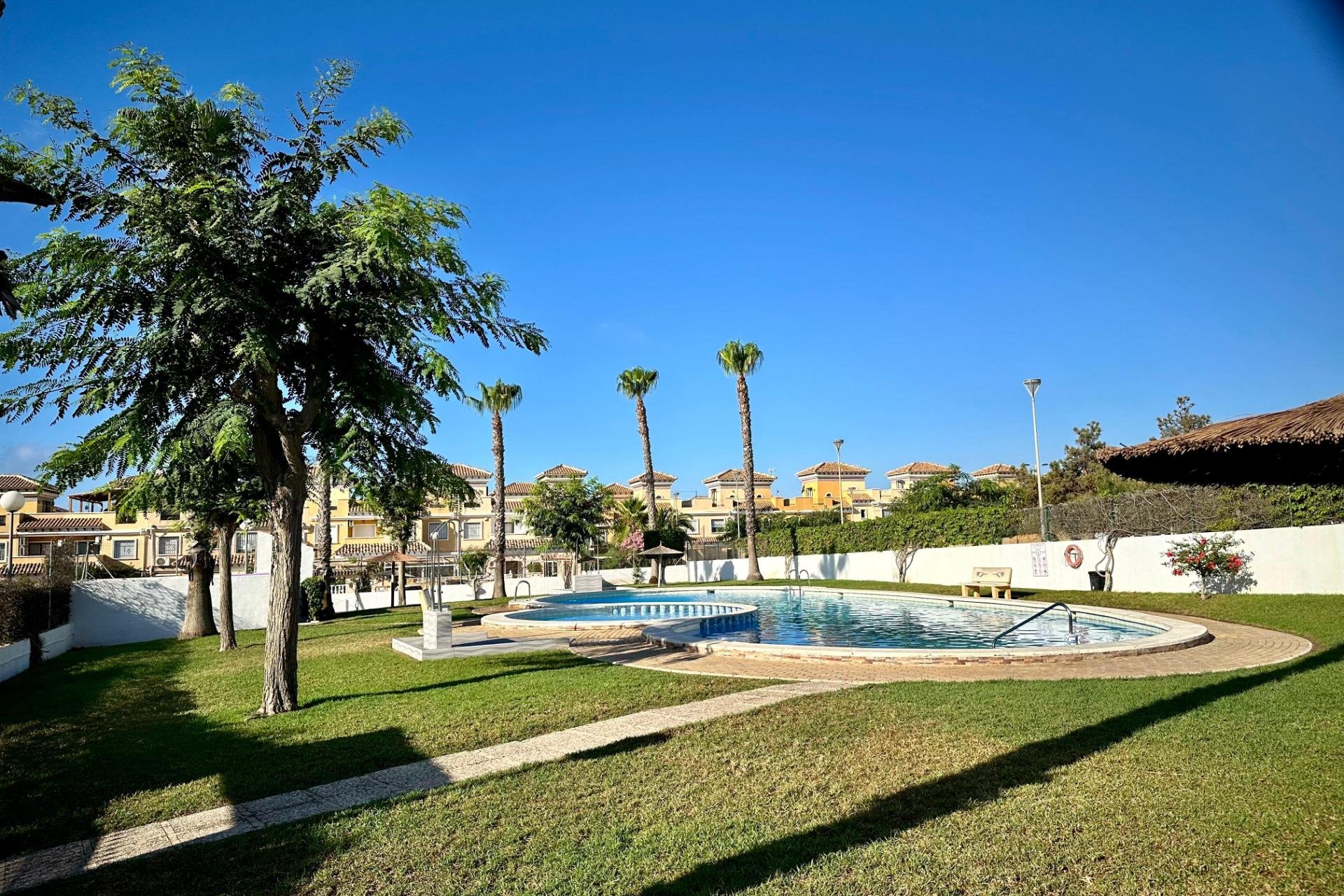 Resale - Chalet - Torrevieja - Aguas nuevas 1